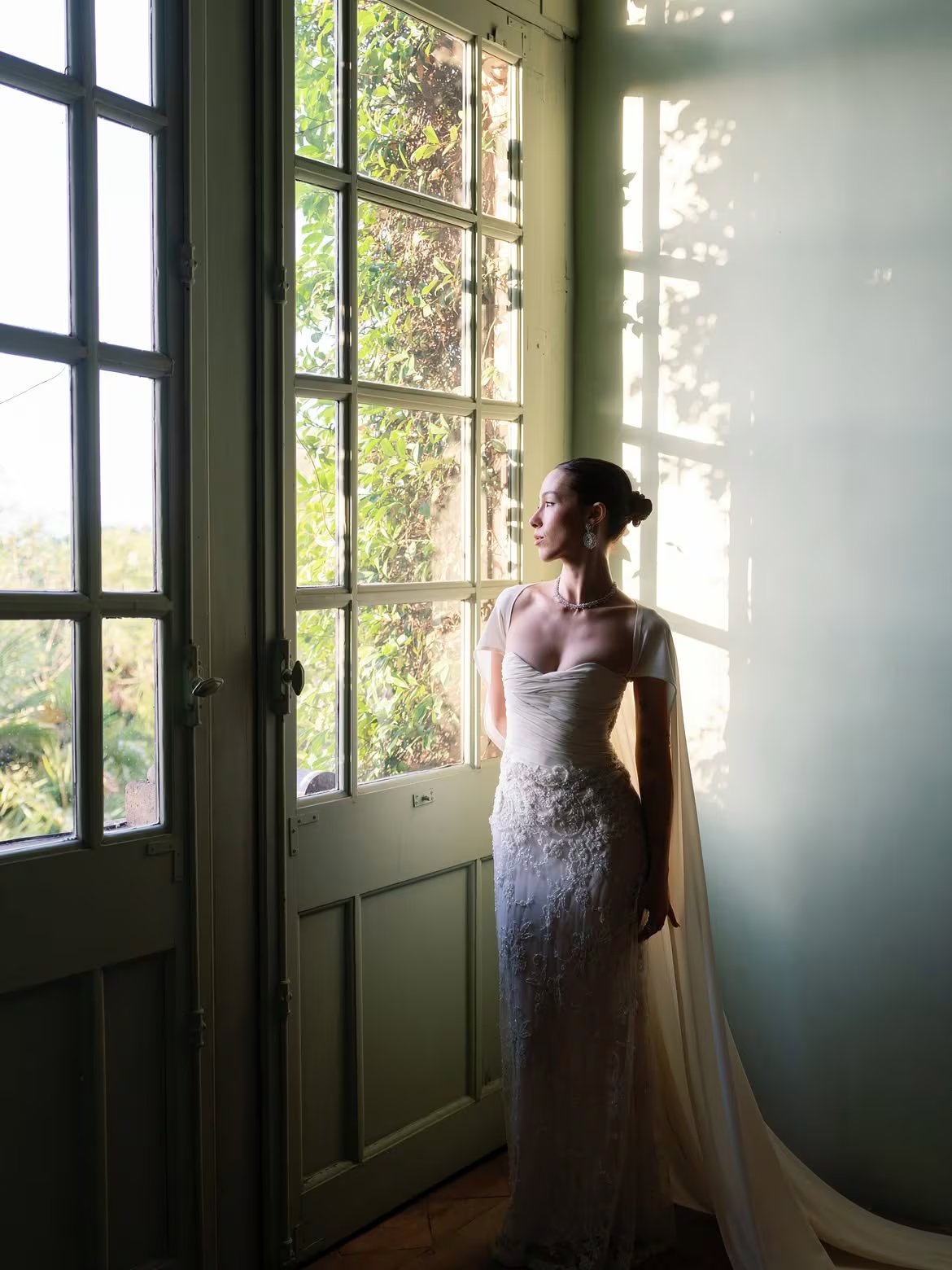 El look de bienvenida destacó por su elegancia relajada bajo los limoneros del agrumeto siciliano