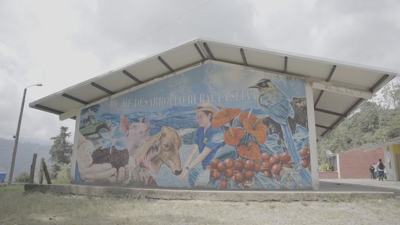  La capacidad de las baterías para almacenar energía solar representa una alternativa concreta al suministro intermitente. 
(Volvo)