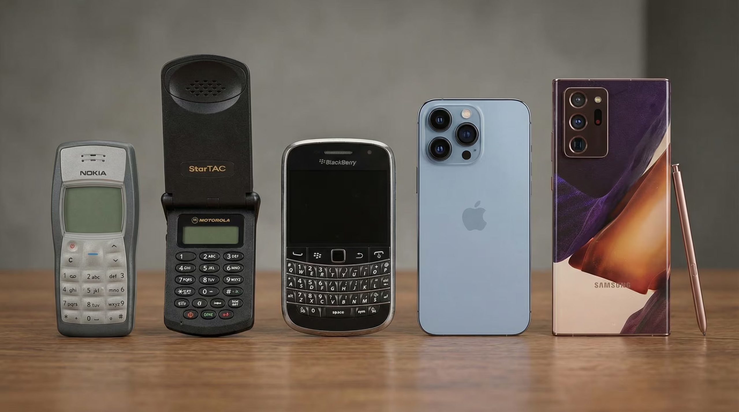 Una línea de tiempo visual muestra la evolución de los teléfonos móviles, desde modelos clásicos como el Nokia 1100 y Motorola StarTAC hasta un moderno iPhone y Samsung Galaxy Note, alineados cronológicamente. (Imagen Ilustrativa Infobae)