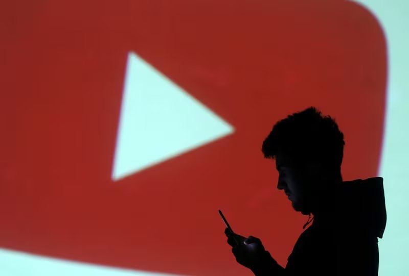 El RPM en canales de YouTube en español de Latinoamérica y España oscila entre 1 y 5 dólares, por lo que 100.000 visualizaciones anuales pueden generar entre 100 y 500 dólares. (REUTERS/Dado Ruvic)