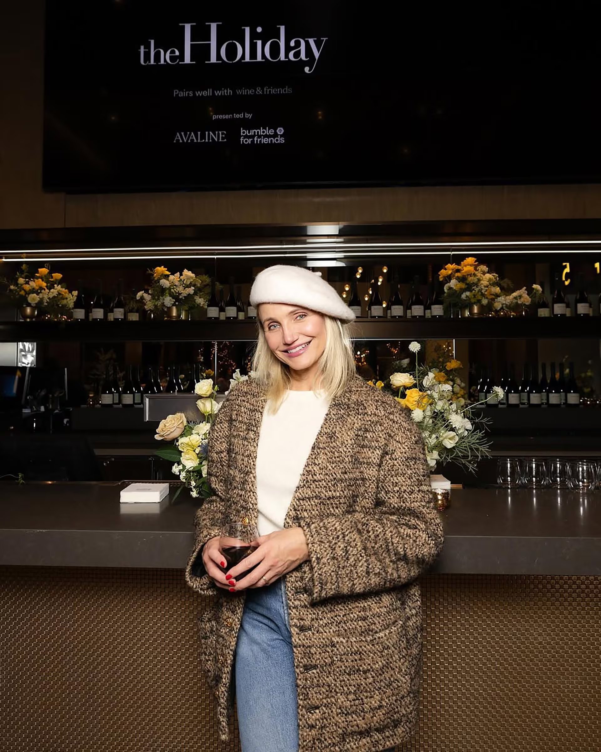 Diaz adoptó el “lujo silencioso” en su street style, combinando prendas clásicas, materiales nobles y accesorios discretos Crédito Instagram: @camerondiaz