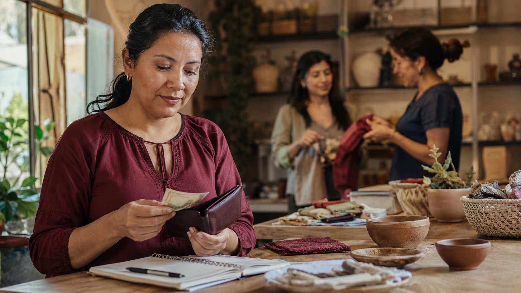 El acceso a recursos propios, capacitación y redes de comercialización fortalece la autonomía económica de las mujeres y amplía sus posibilidades de desarrollo