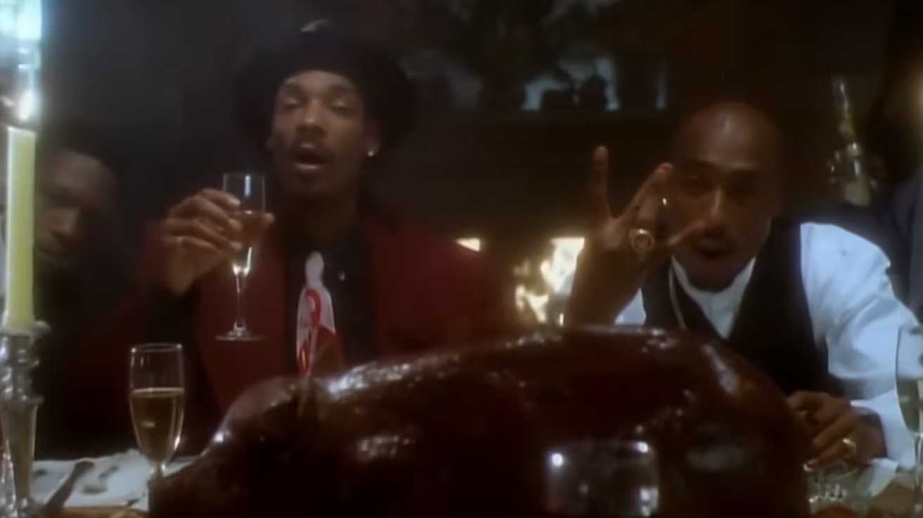 La asociación entre Snoop Dogg y Tupac remite a uno de los períodos más influyentes de la escena hip hop estadounidense (2Pac)
