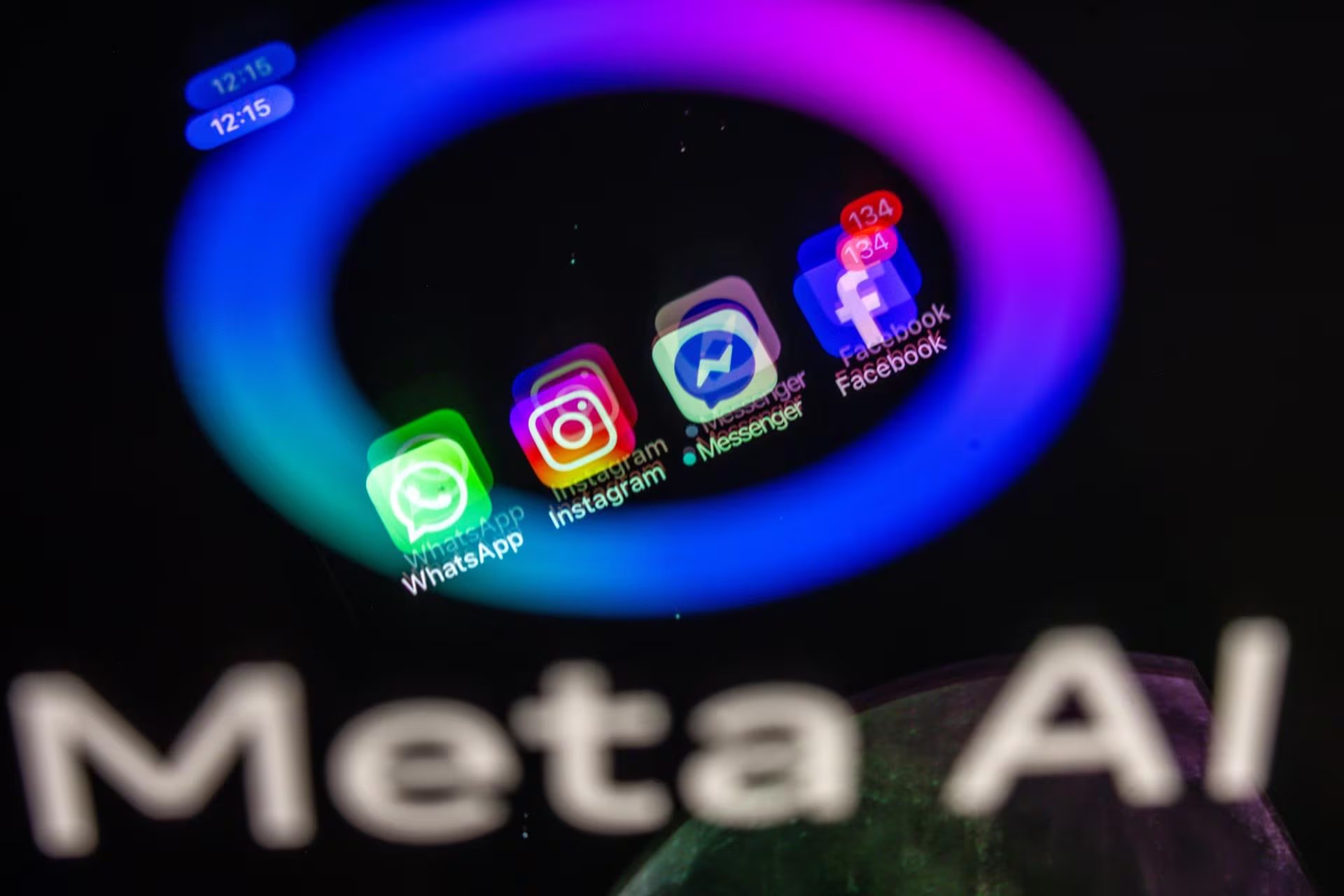 Los demandantes sostienen que Instagram, Facebook y otras plataformas diseñaron algoritmos, scroll infinito y filtros corporales para maximizar la retención y fomentar la adicción adolescente.

