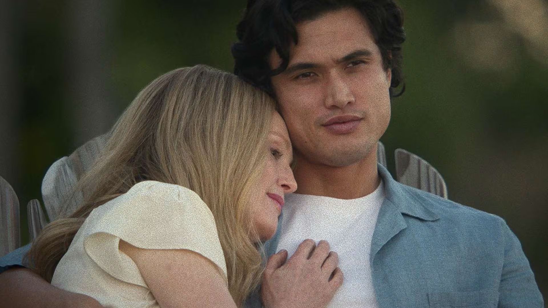 Joe Yoo, el personaje interpretado por el actor Charles Melton. (Créditos: Netflix)