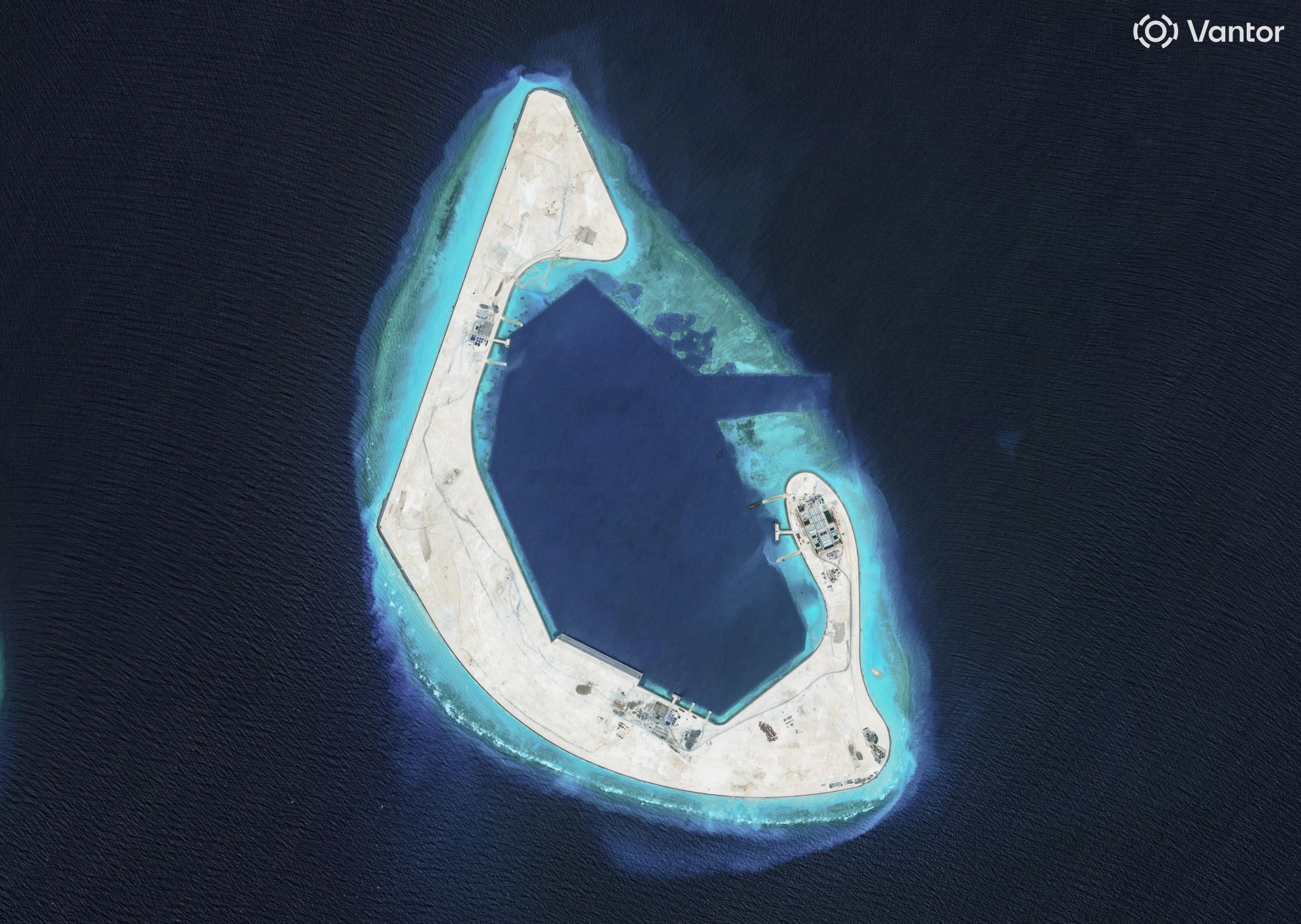 Vista satelital del arrecife Antelope en el Mar de China Meridional. Vantor/Handout vía REUTERS
