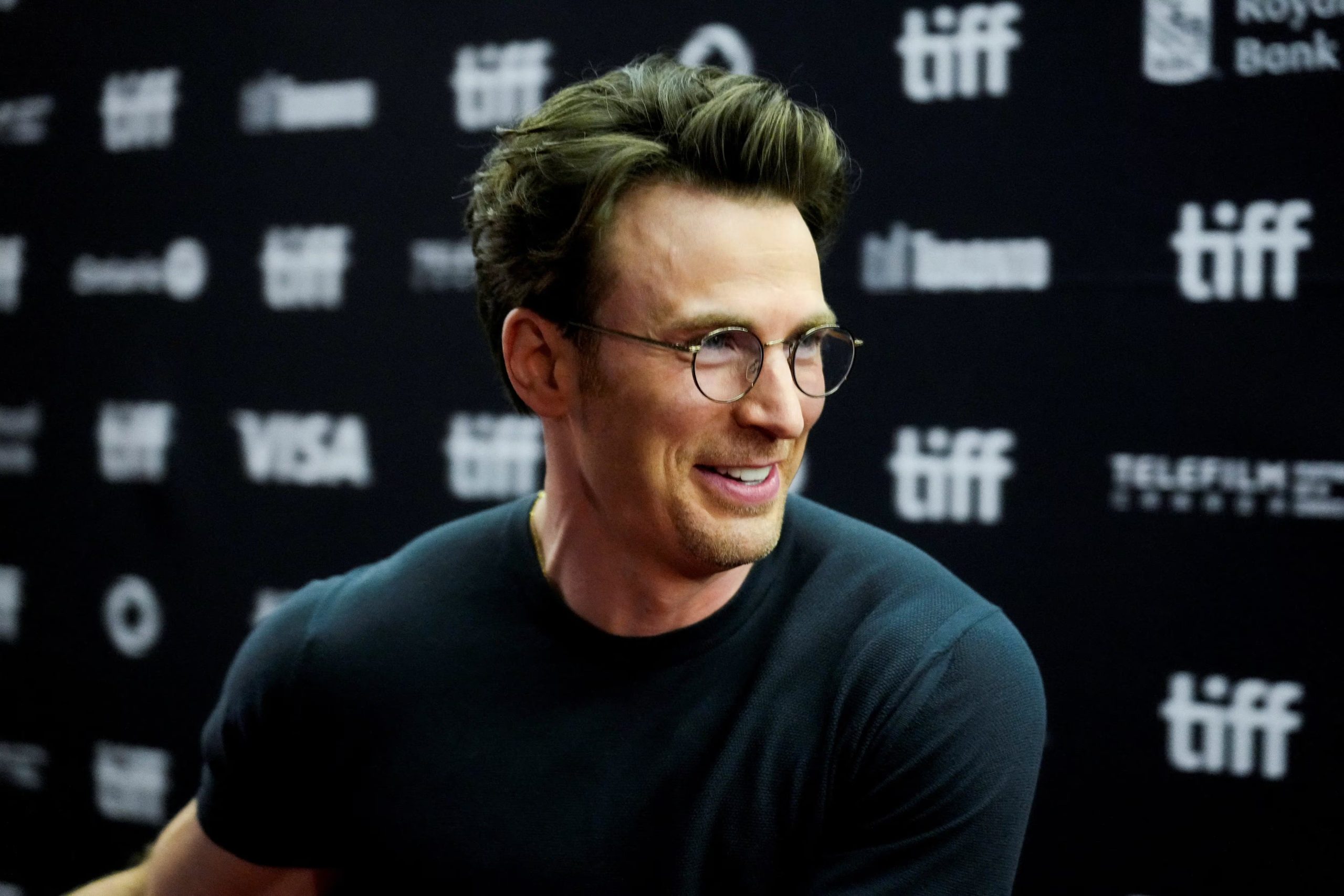 La relación profesional entre Chris Evans y los hermanos Russo consolidó una etapa clave en el desarrollo del Capitán América en Marvel (REUTERS/Mark Blinch)
