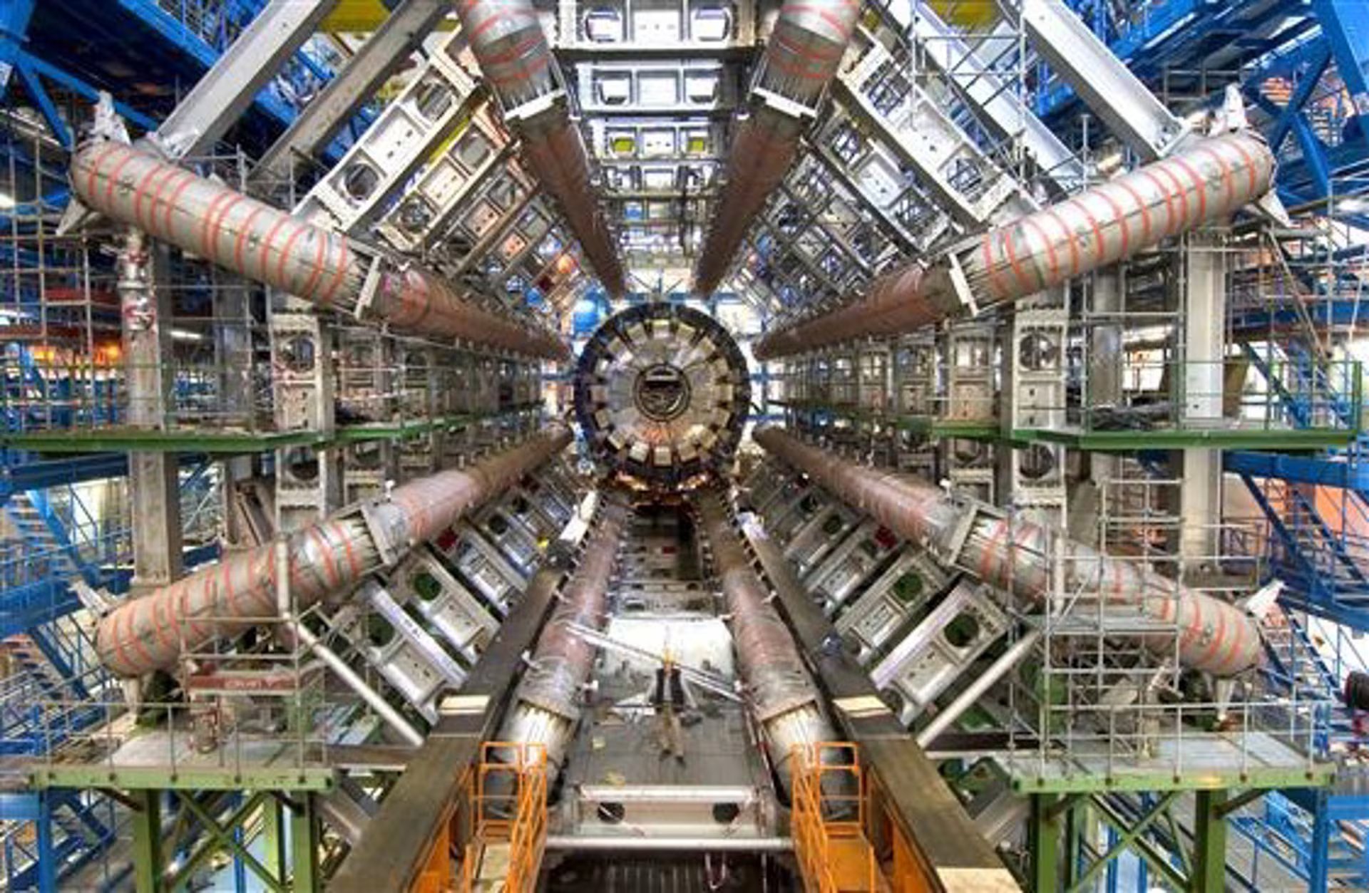 Investigadores del Instituto Niels Bohr y la Universidad de Copenhague lideraron la creación del mini Big Bang con el Gran Colisionador de Hadrones - CERN
