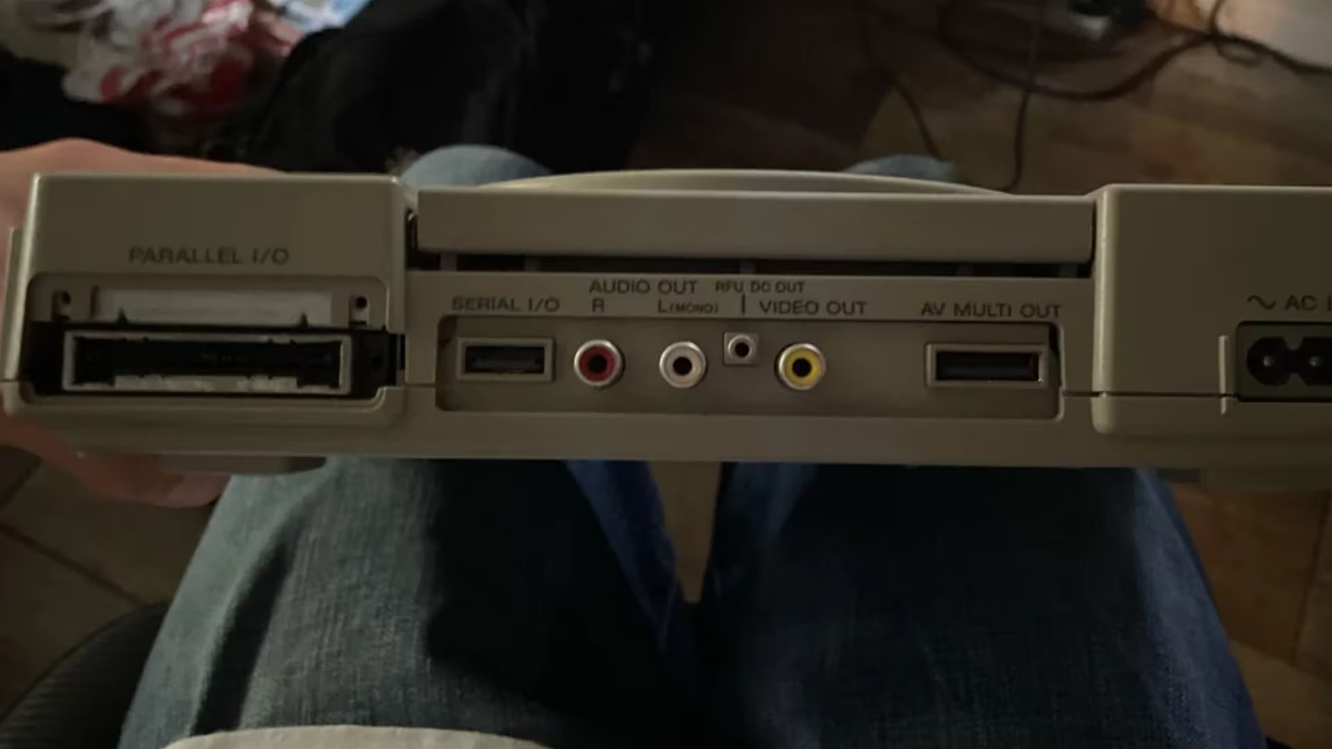 La PlayStation 1 (PS1) es una de las mejores opciones para construir una máquina arcade. 

(Reddit: r/psx)