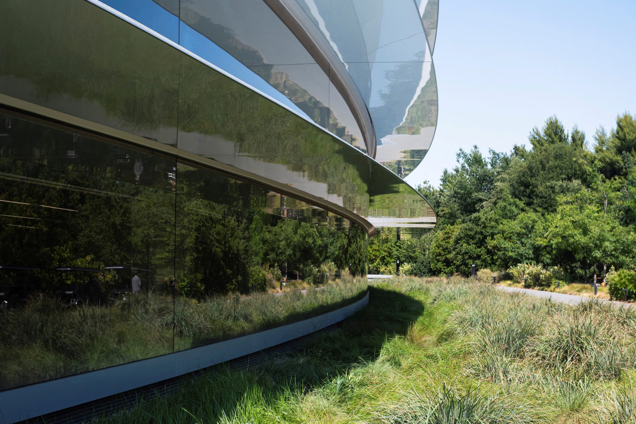 Apple Park. REUTERS/Laure Andrillon/File Photo