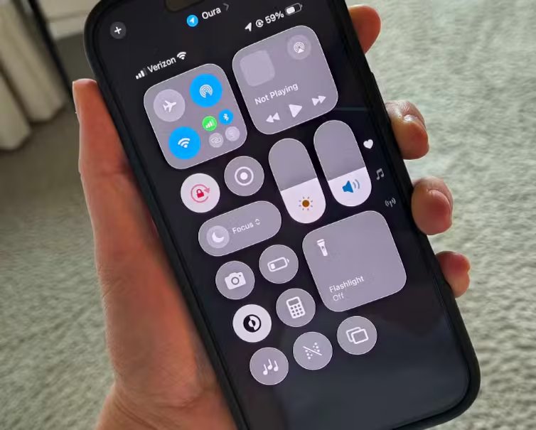Es importante que tengas activado el Modo Oscuro de iOS 26. (Pocket-lint)