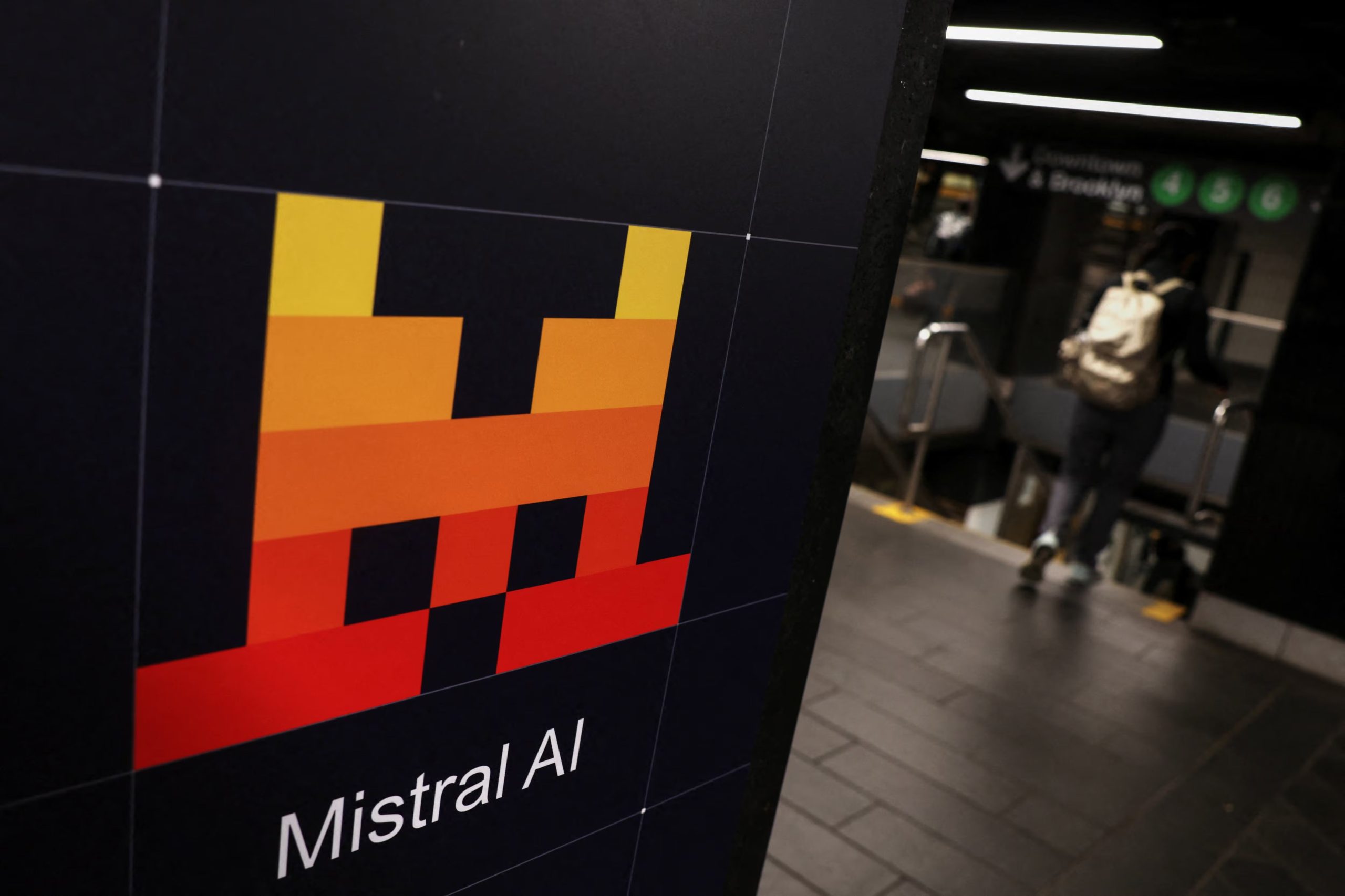 Arambillet vinculó la regulación europea sobre inteligencia artificial con la soberanía tecnológica, la protección de datos y el desarrollo de modelos propios como Mistral (REUTERS/Shannon Stapleton)