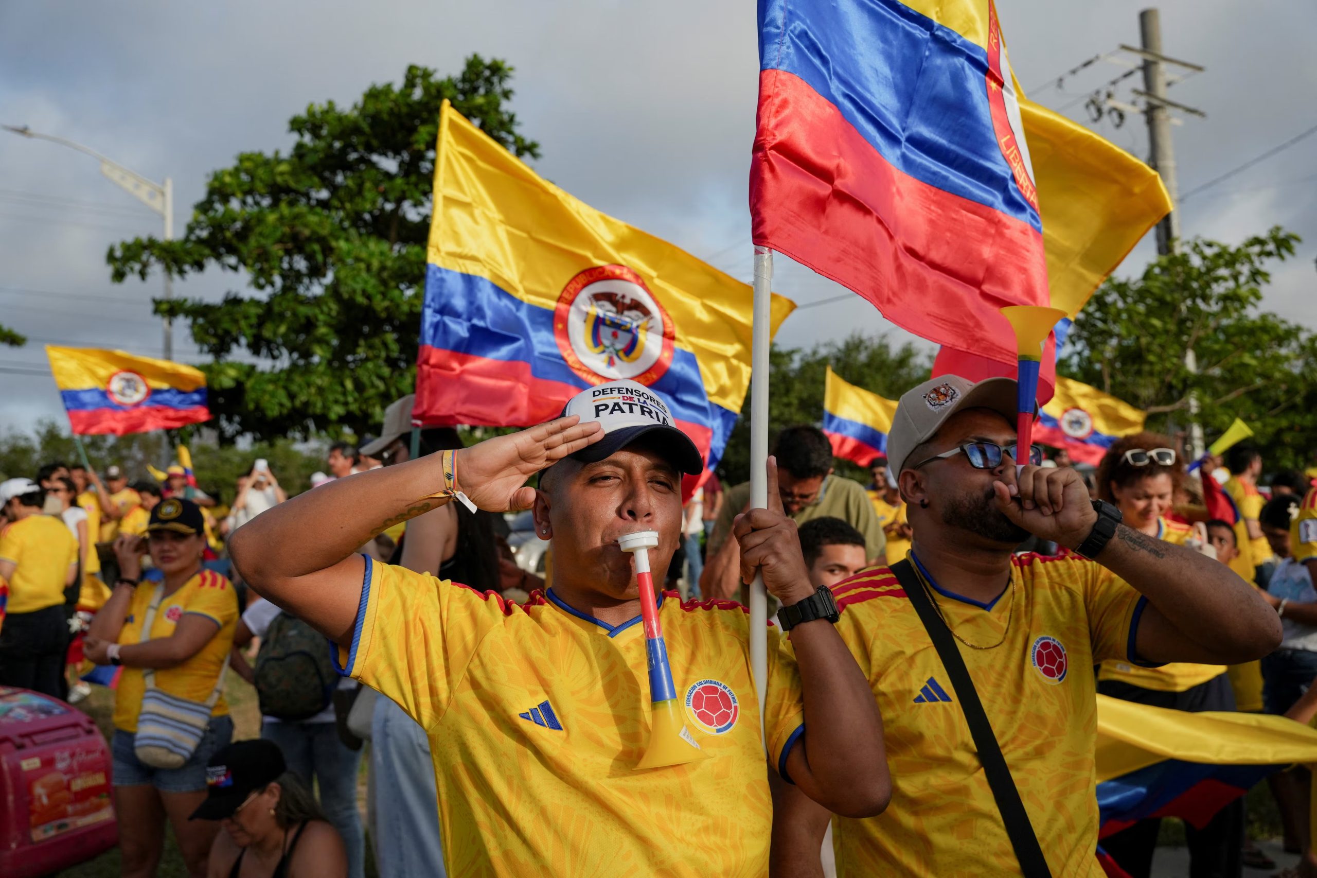 Los seguidores del candidato presidencial de derecha Abelardo De La Espriella reaccionan ante los resultados preliminares el día de la segunda vuelta entre De La Espriella y el candidato de izquierda Iván Cepeda, en Barranquilla, Colombia, 21 de junio, 2026. REUTERS/Jair Coll
