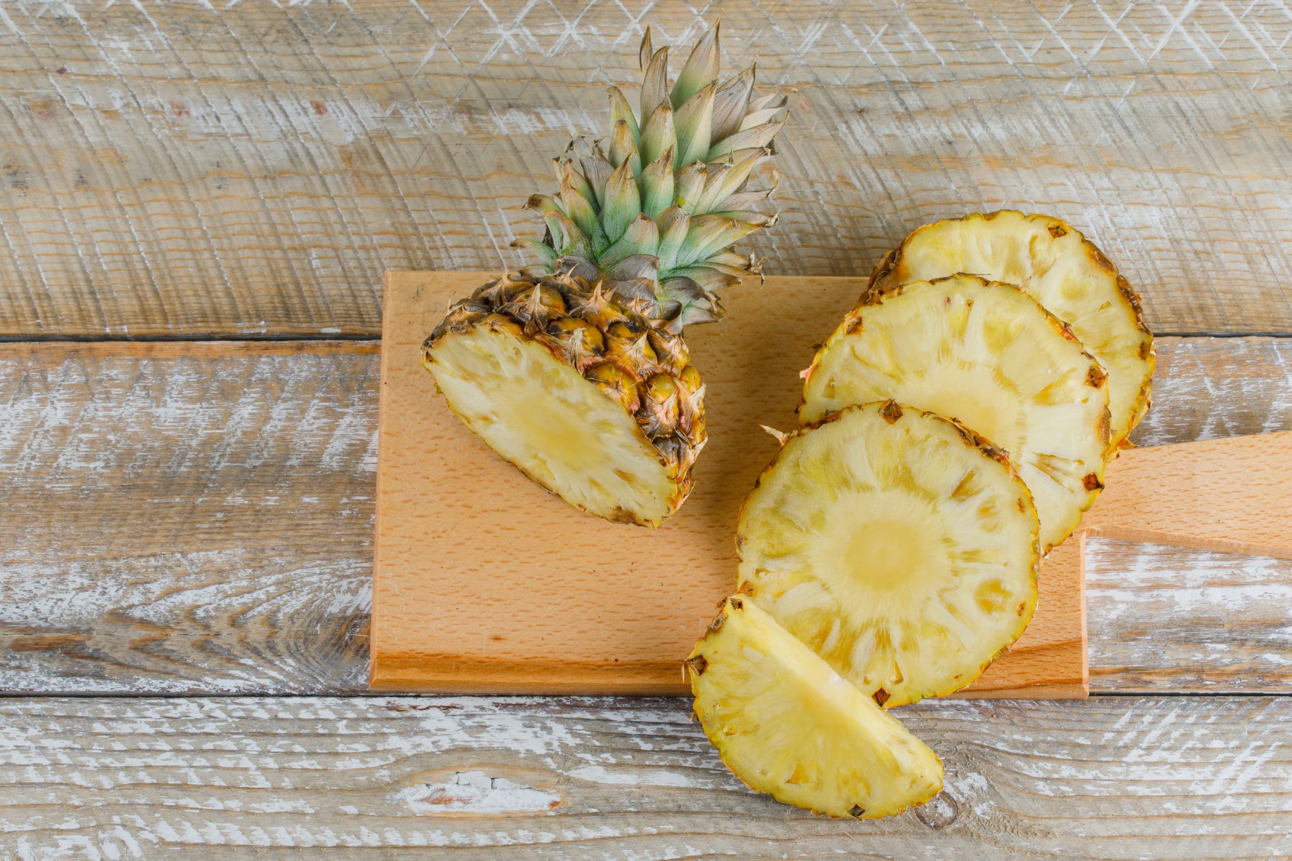 Unas rodajas de piña (Freepik)
