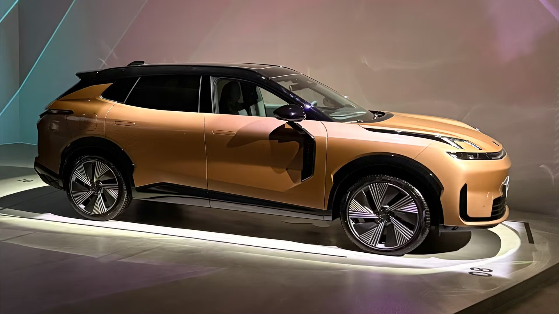 El modelo de mayor equipamiento y segmento es el Lynk&Co 08, que entra al mercado argentino por fuera del cupo del Gobierno. Por ese motivo su precio supera los USD 60.000.
