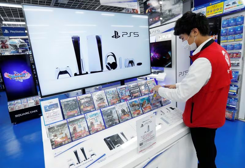 Especialistas dieron a conocer el precio fabricación y distribución de los juegos físicos en la actualidad. REUTERS/Issei Kato