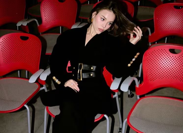 La artista mexicana destacó la importancia de crear comunidad y dar voz a las mujeres latinas en foros internacionales (IG)