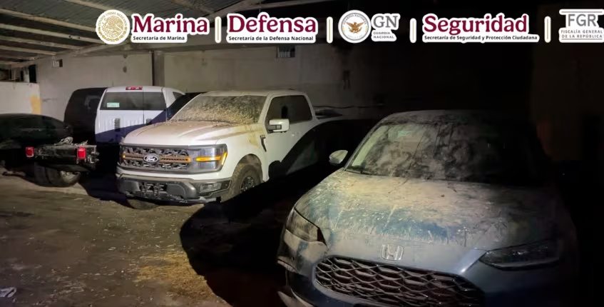 Camionetas todo terreno también fueron decomisadas a cárteles en Sinaloa Foto: FGR