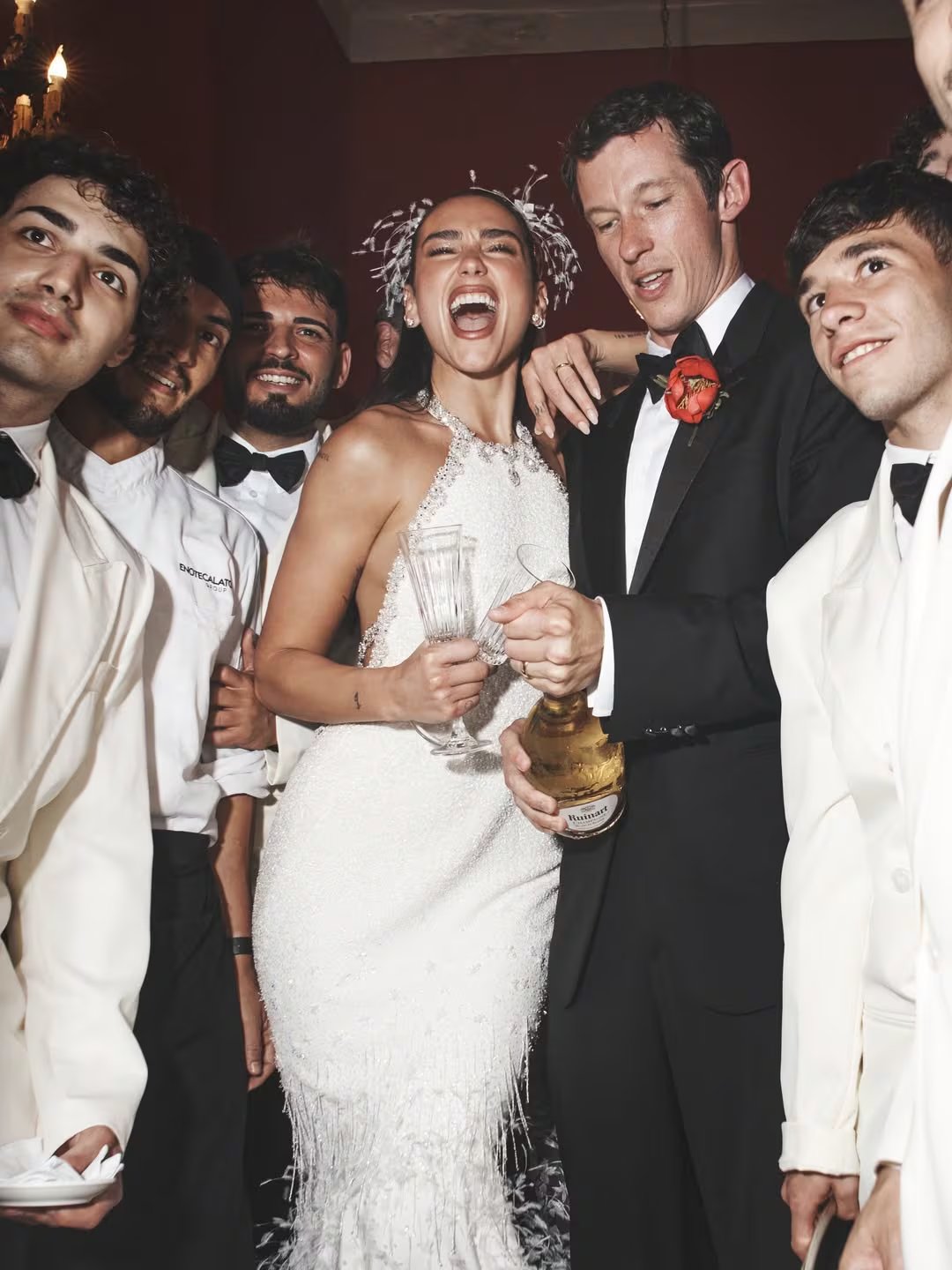 Dua Lipa y Callum Turner disfrutaron de su boda como si fueran solo invitados. (Instagram)