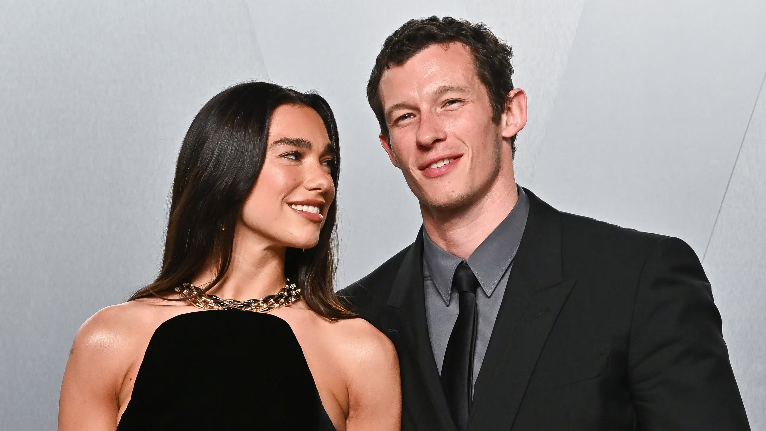 Dua Lipa explora una nueva etapa en su vida tras su boda con Callum Turner. (AP)