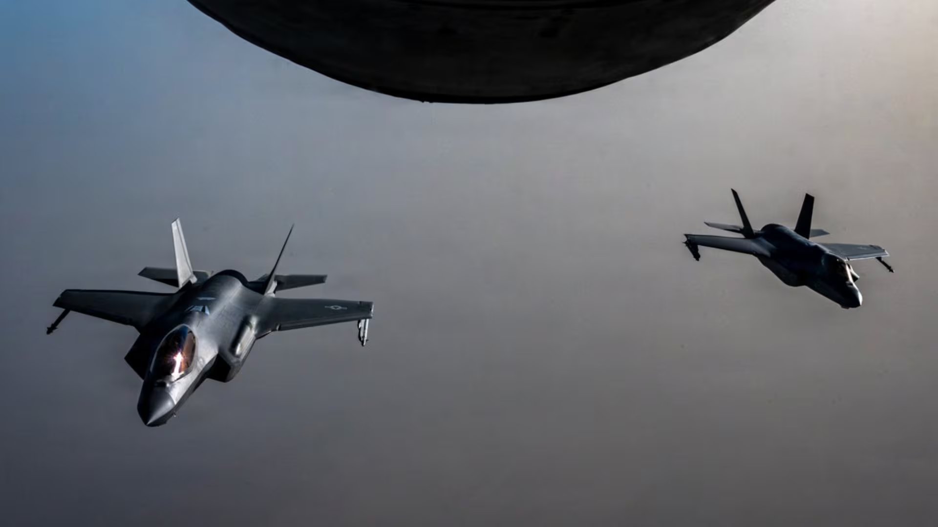 Las fuerzas estadounidenses atacaron lanzacohetes iraníes en el estrecho de Ormuz, en la primera acción militar de Estados Unidos en esa zona en un mes (@CENTCOM)