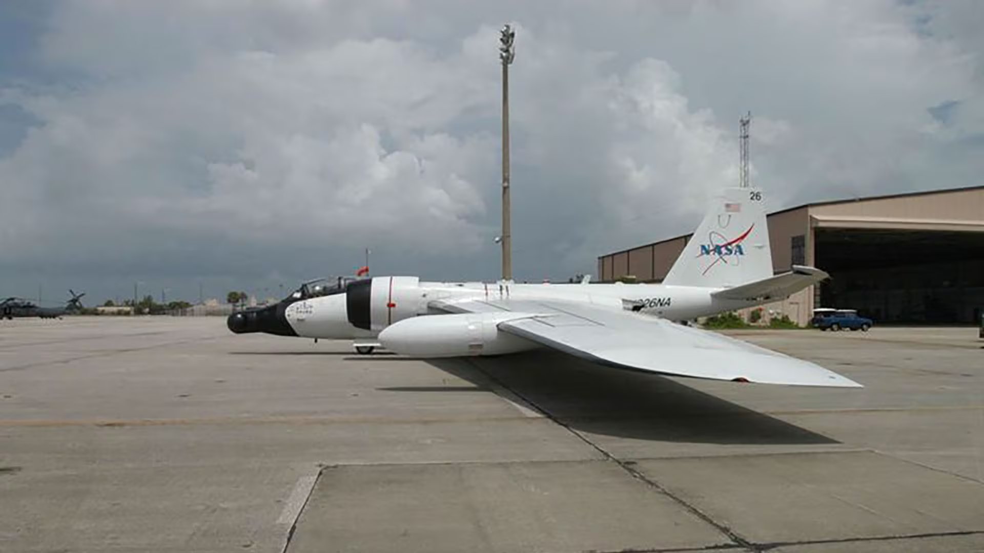 El avión WB-57 de la NASA está preparado para seguir la sombra de la Luna durante el eclipse solar total del 12 de agosto (NASA)