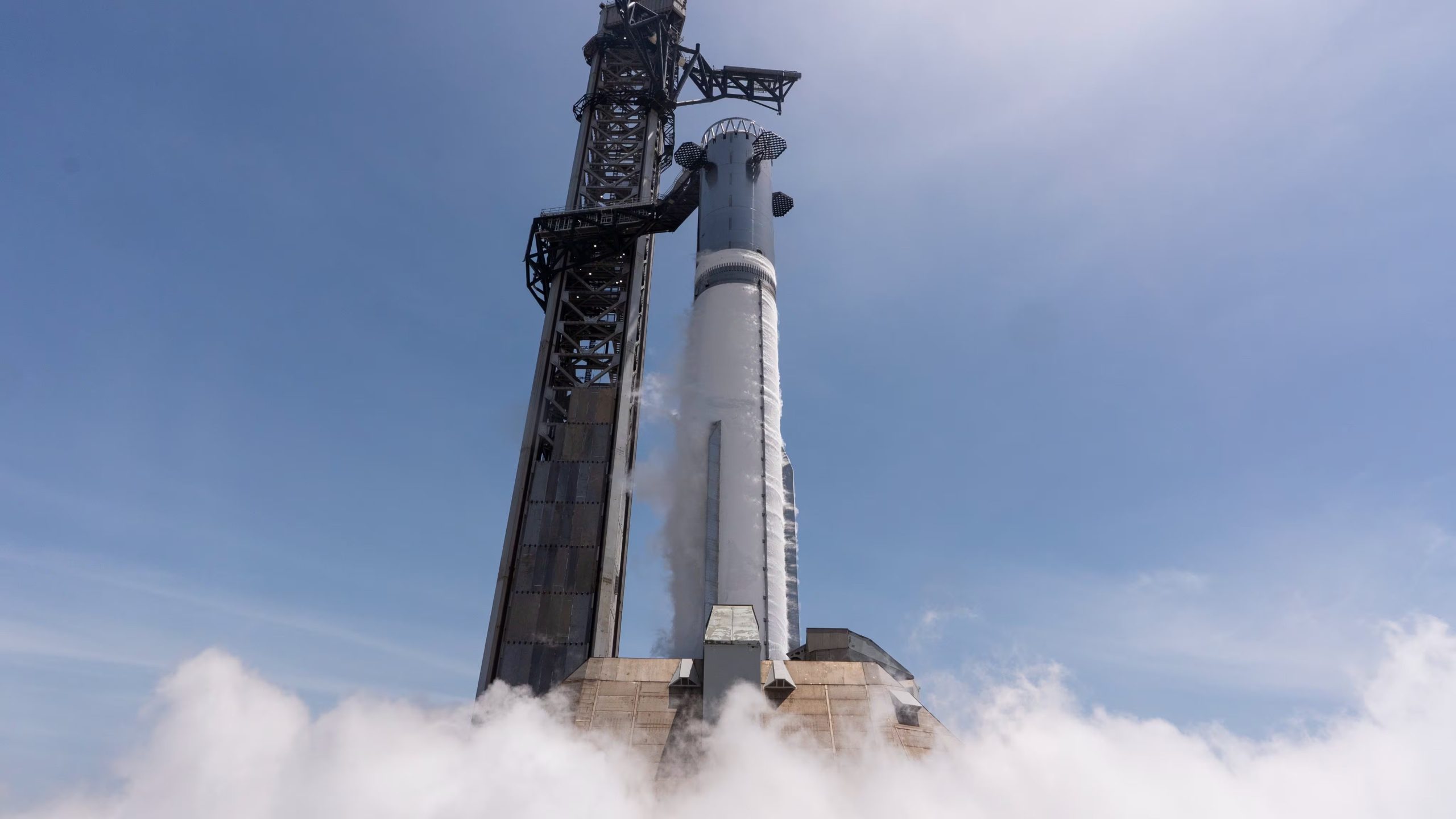 Residuos espaciales generan preocupación por su posible impacto ambiental. (X: SpaceX)