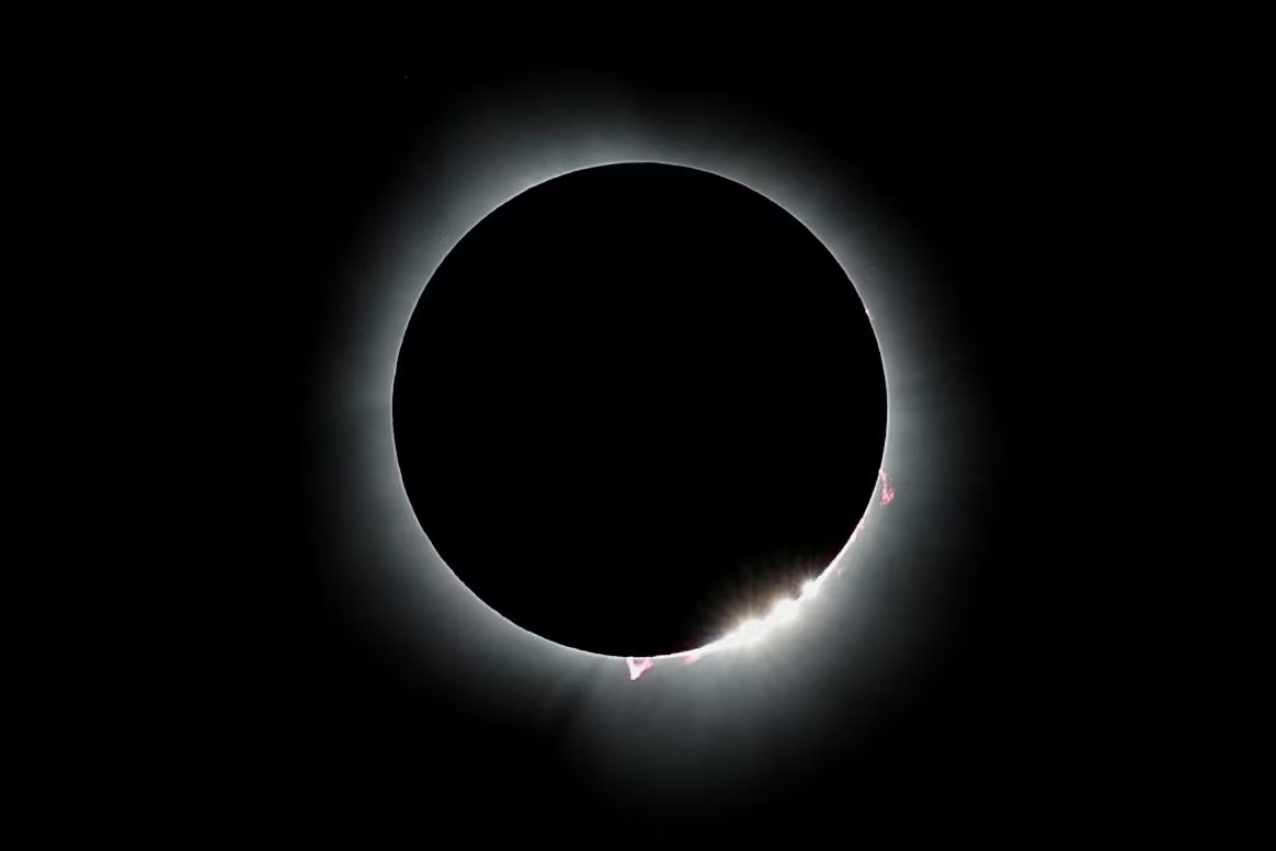 El error más común al fotografiar el eclipse es confiar en ajustes de exposición y no en filtros - REUTERS/Evelyn Hockstein/File Photo