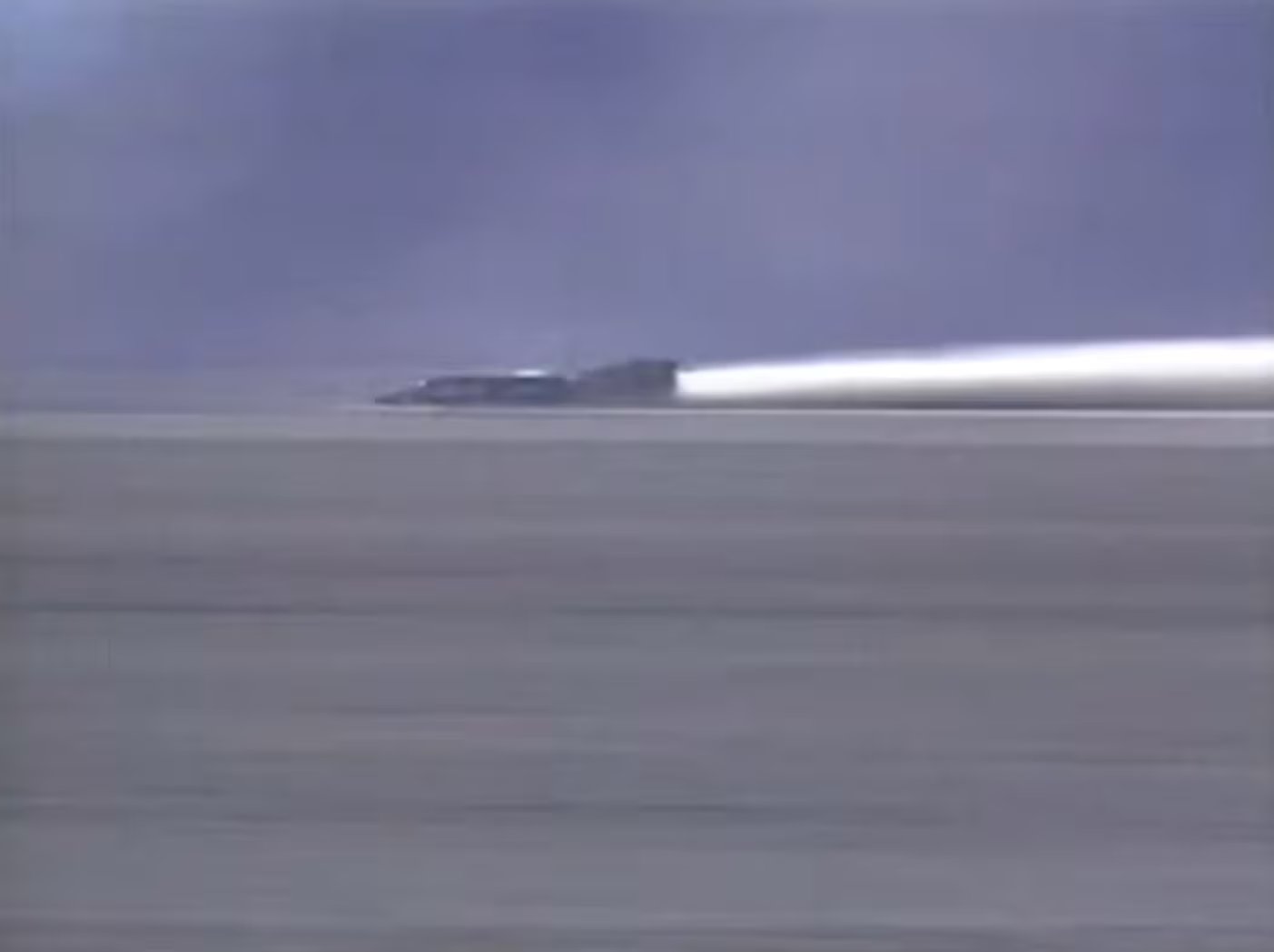 Andy Green sigue siendo el único piloto que superó la barrera del sonido sobre tierra desde su récord de 1997 en Black Rock, Nevada (Guinness World Records)