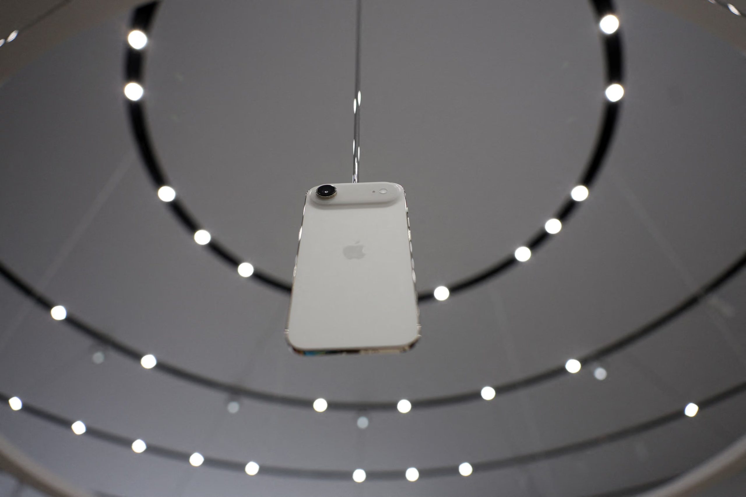 El iPhone Air 2 incorporaría el chip N2 y el módem 5G C2 para mejorar la conectividad, la cobertura y el consumo de energía. (REUTERS/Manuel Orbegozo)