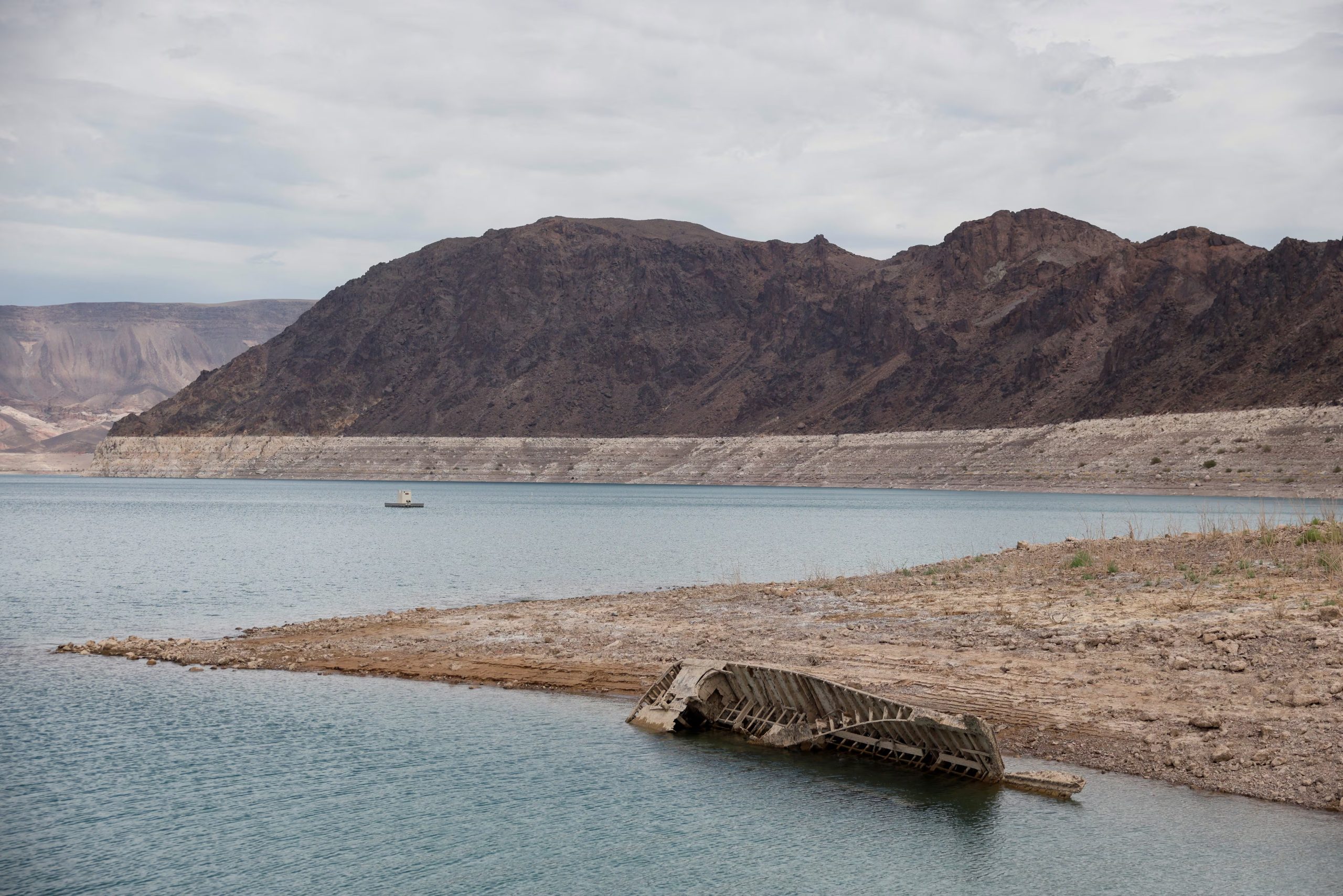 La cuenca del río Colorado registró el peor nivel de manto nivoso del que se tenga registro y redujo el aporte de deshielo a los embalses (REUTERS/Caroline Brehman)