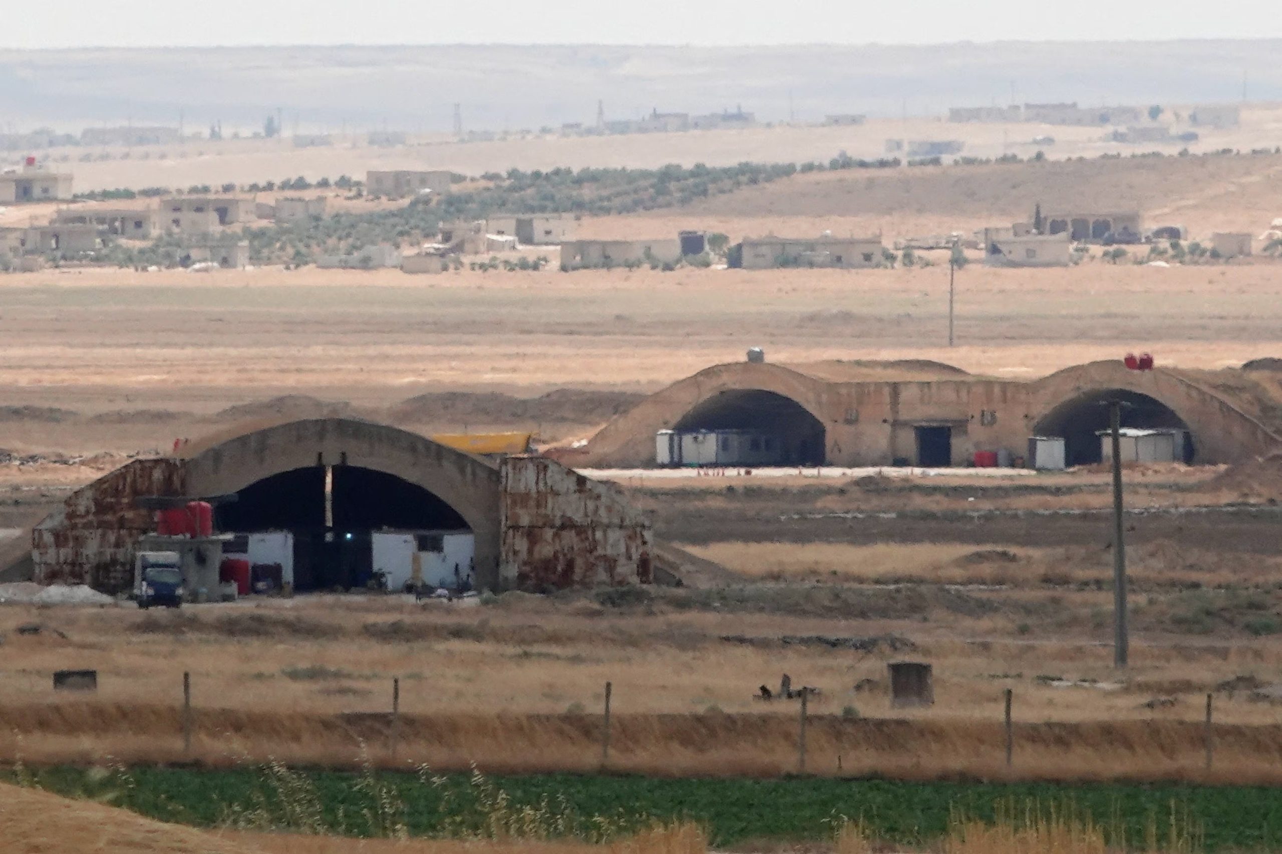 La base de Abu al-Duhur, en el norte de Siria, tras el ataque israelí que Netanyahu justificó por una supuesta presencia militar turca en la zona (REUTERS/Stringer)