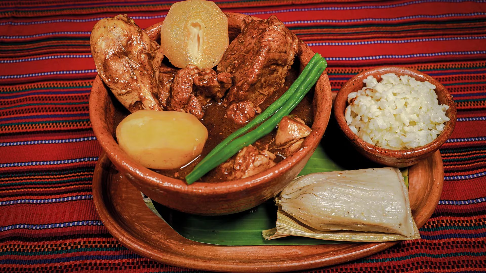 El pepián guatemalteco, declarado Patrimonio Cultural Intangible de la Nación en 2007, superó a los tacos de México con más del 53% del respaldo popular. (Redes sociales)