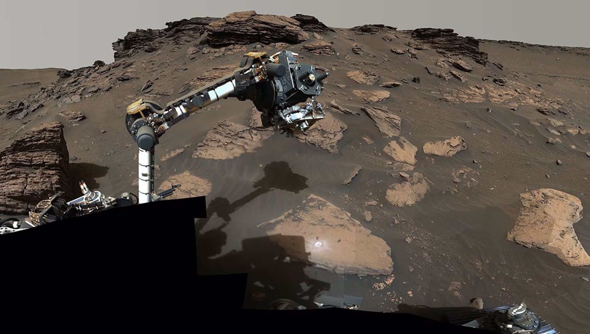 El instrumento SuperCam permitió identificar corindón marciano mediante espectroscopia TRL, detectando señales de cromo en tres rocas flotantes
 (NASA)
