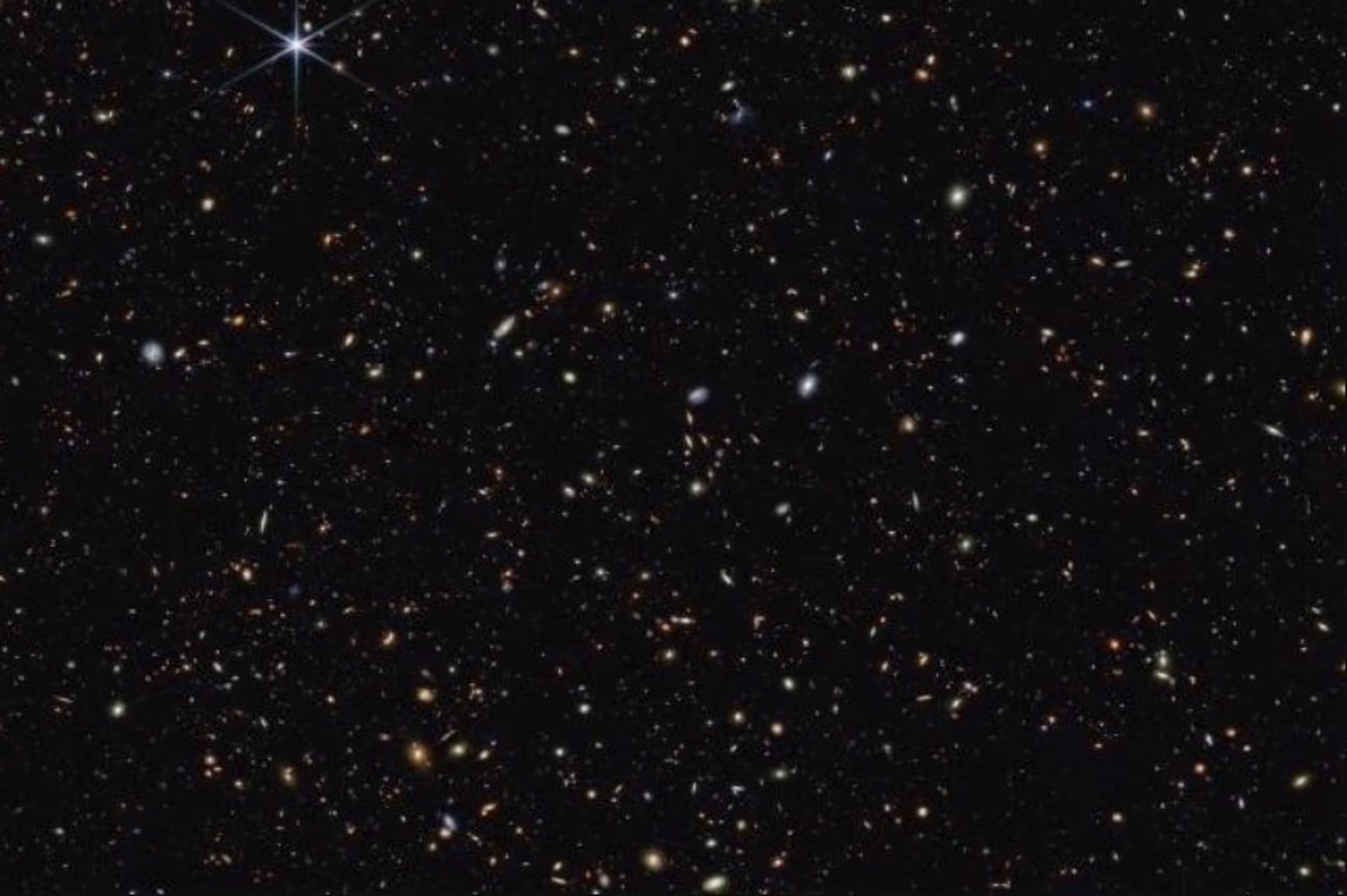 La enana blanca de la Nebulosa del León genera una burbuja de gas ionizado que forma el “rostro” del león y se expande con el tiempo (NASA, ESA, CSA, STSCI)