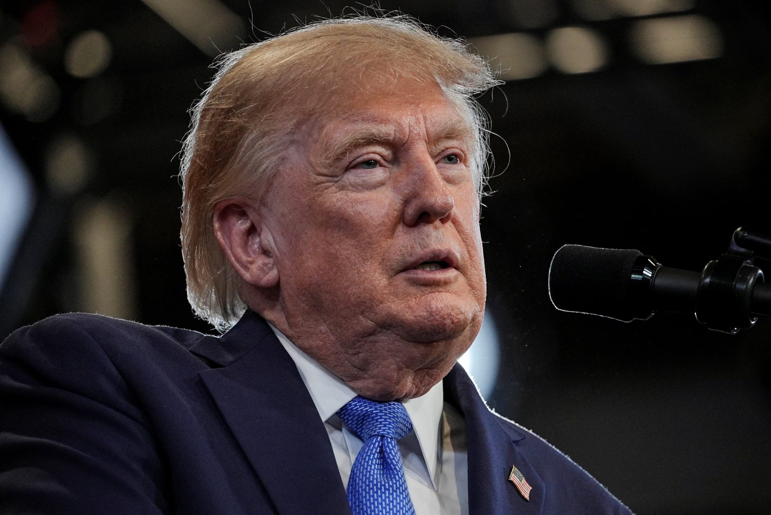 El presidente de Estados Unidos, Donald Trump, pronuncia un discurso en el Centro de Capacitación e Inteligencia David S. Mack en Garden City, Nueva York, EE. UU., el 14 de agosto de 2026 (REUTERS/Ken Cedeno)