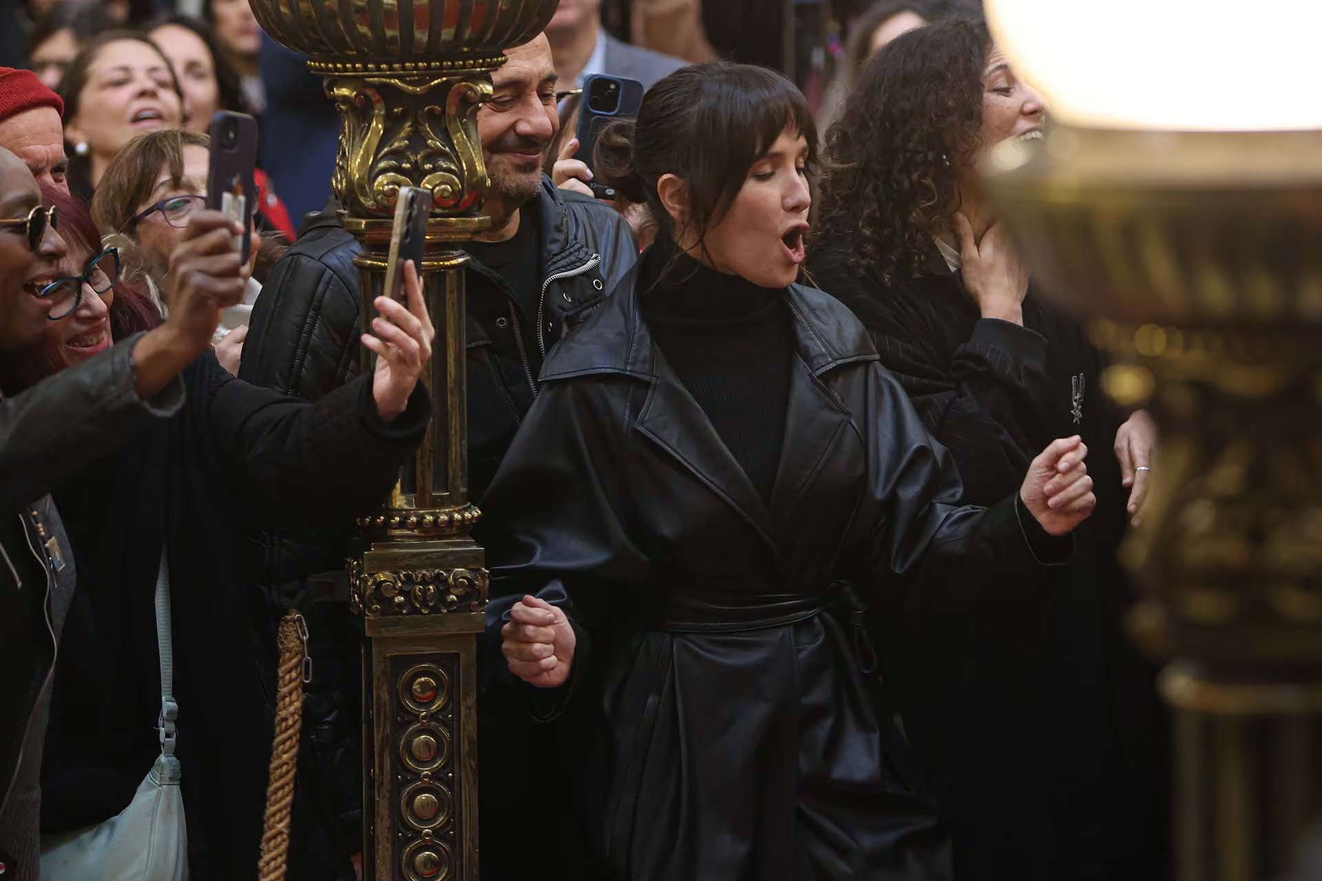 Natalia Oreiro no quiso faltar a la despedida del gran músico, y no se privó de sumarse a cantar algunos de los clásicos del Negro Rada 