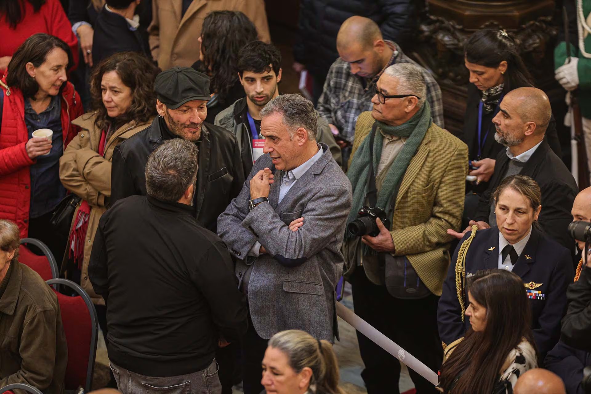 El presidente de Uruguay, Yamandú Orsi, presente en la cereonia de despedida en Montevideo 