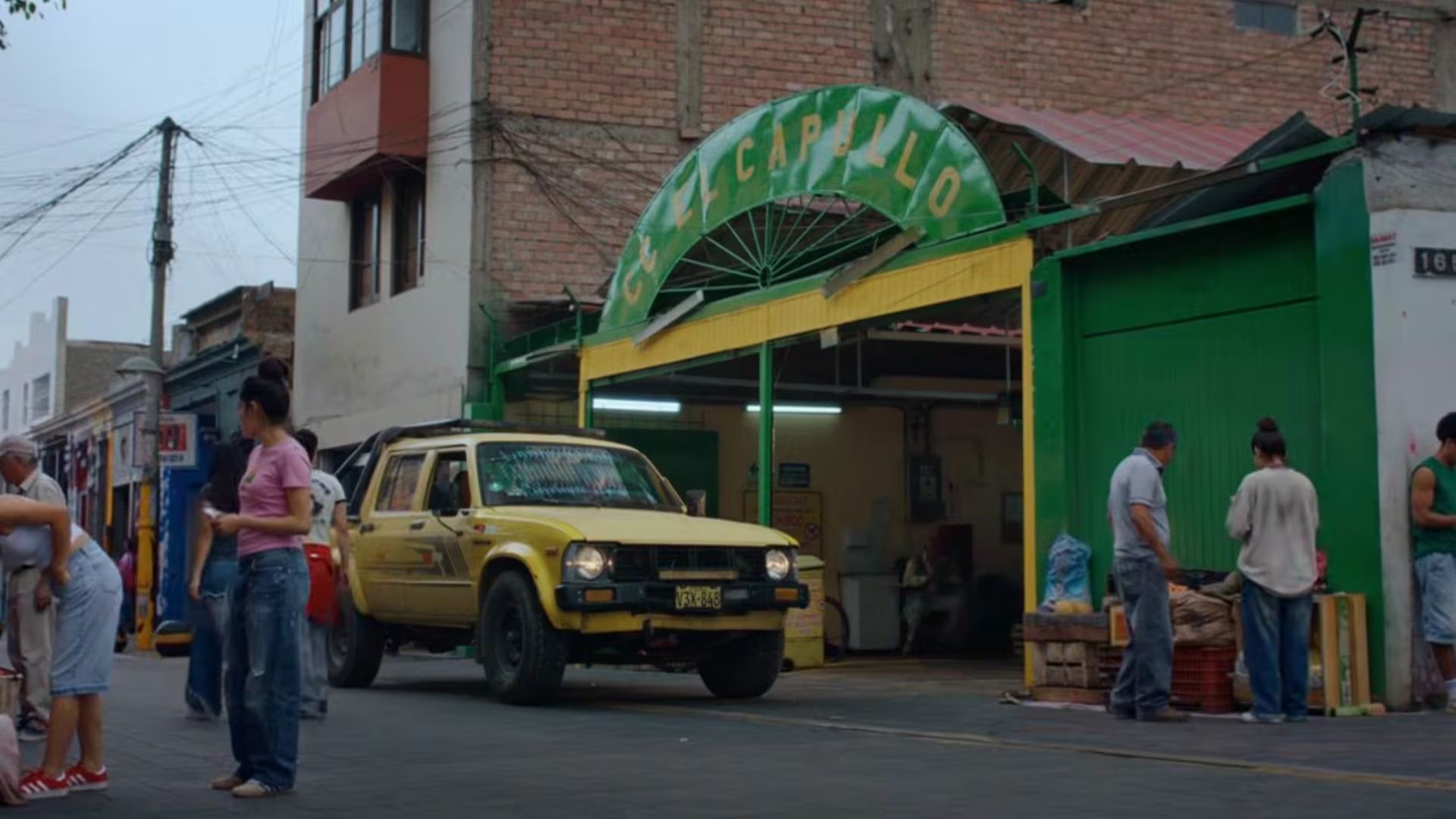 El mercado El Capullo fue uno de los puntos de rodaje y permitió integrar a comerciantes locales en algunas escenas.