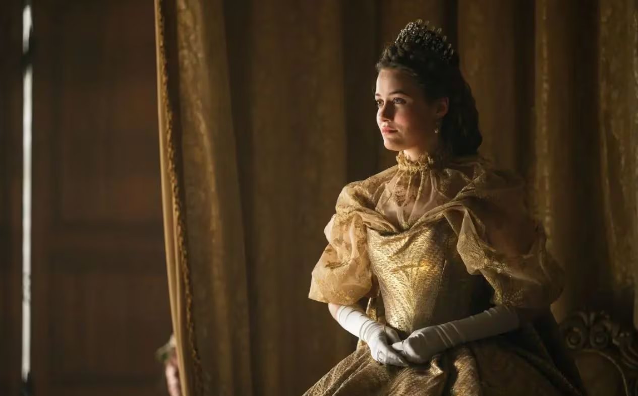 La serie muestra a la emperatriz en el cruce entre el amor, el deber dinástico y la presión del poder imperial. (Europa Europa)