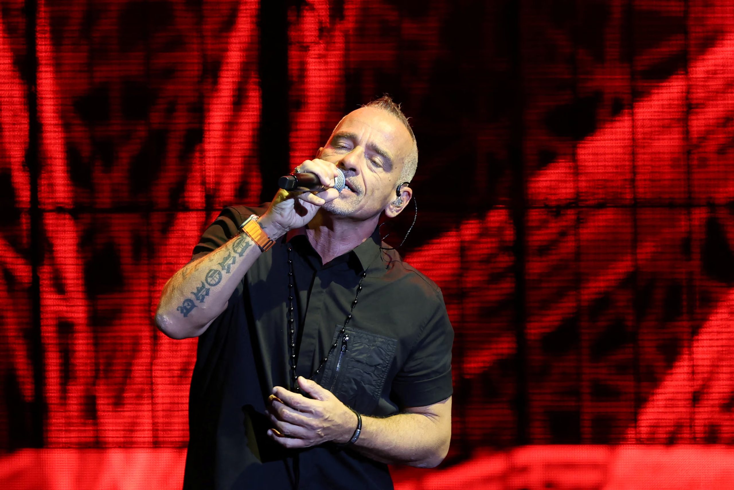 En 1995, Ramazzotti se vio obligado a cancelar su primer concierto en Colombia por una tutela que buscaba prohibir el uso de El Campín para conciertos - crédito Mario Anzuoni/REUTERS