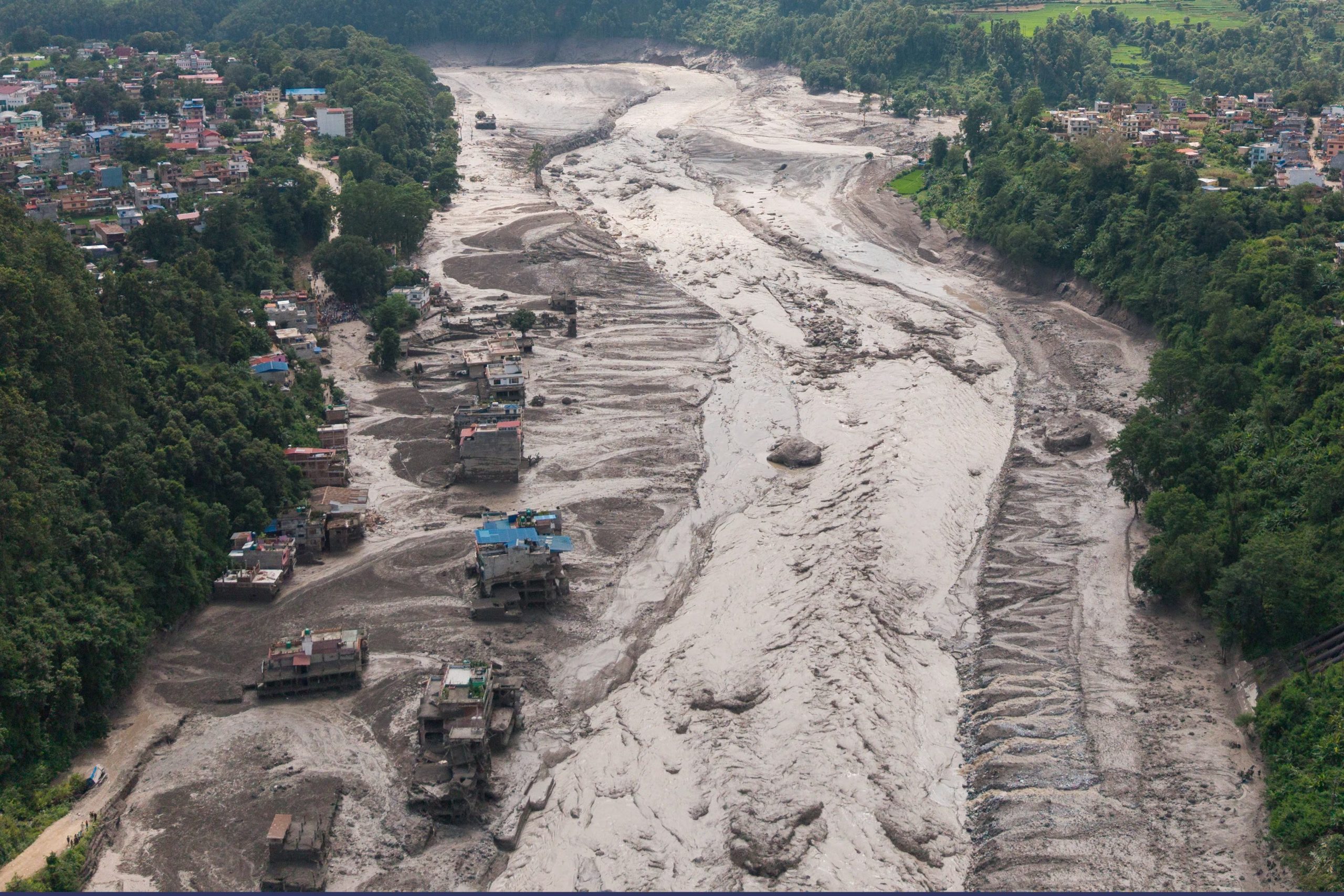 UNICEF informó que al menos 17.000 niños resultaron afectados por las inundaciones en los distritos de Rasuwa, Nuwakot y Dhading, al norte de Katmandú (REUTERS/Stringer)