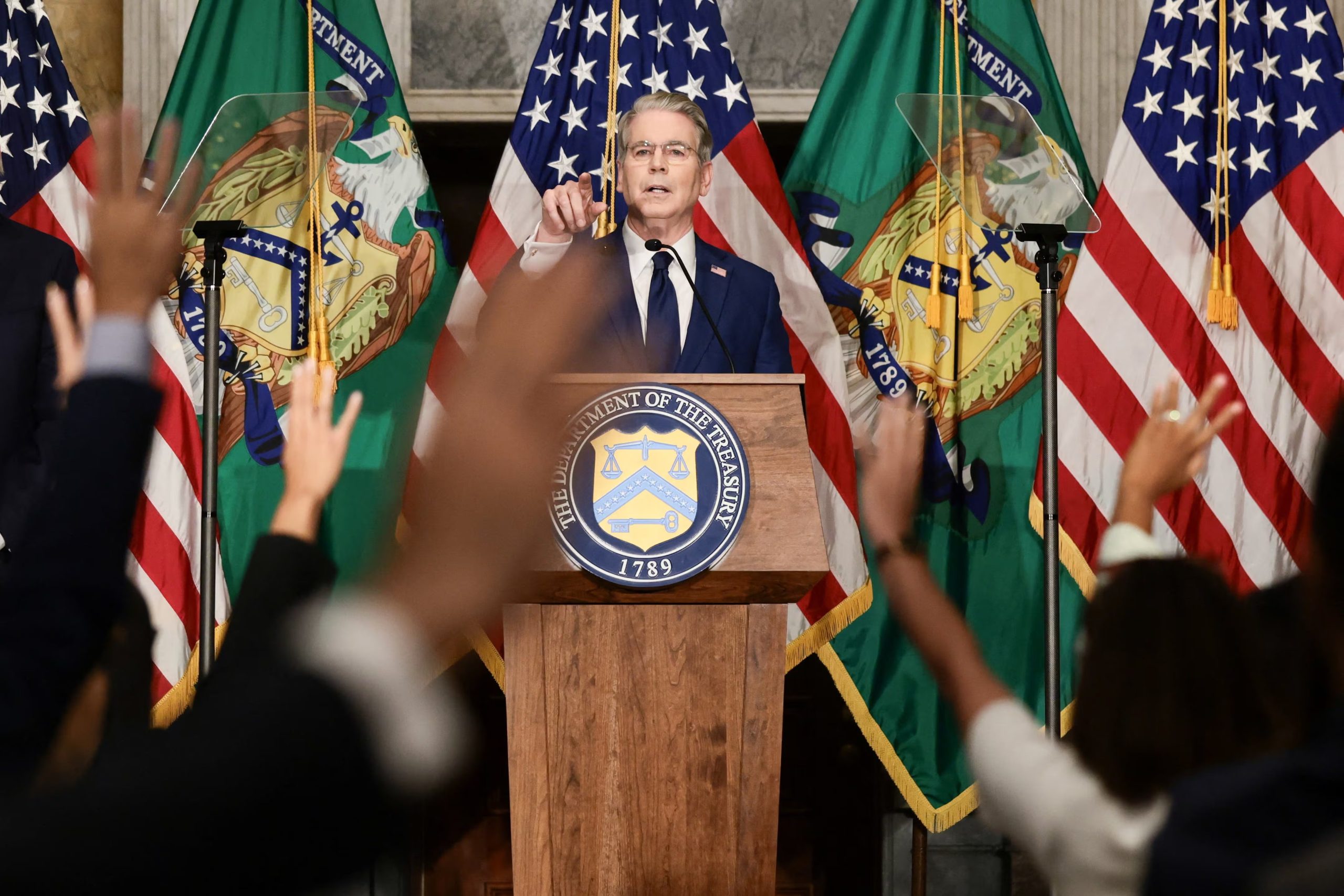 “En todo el mundo, nuestro objetivo es cortar cada salvavidas económico que sostiene a este régimen tiránico hasta que Teherán quede completamente aislado”, afirmó Bessent durante una rueda de prensa (REUTERS/Evelyn Hockstein)