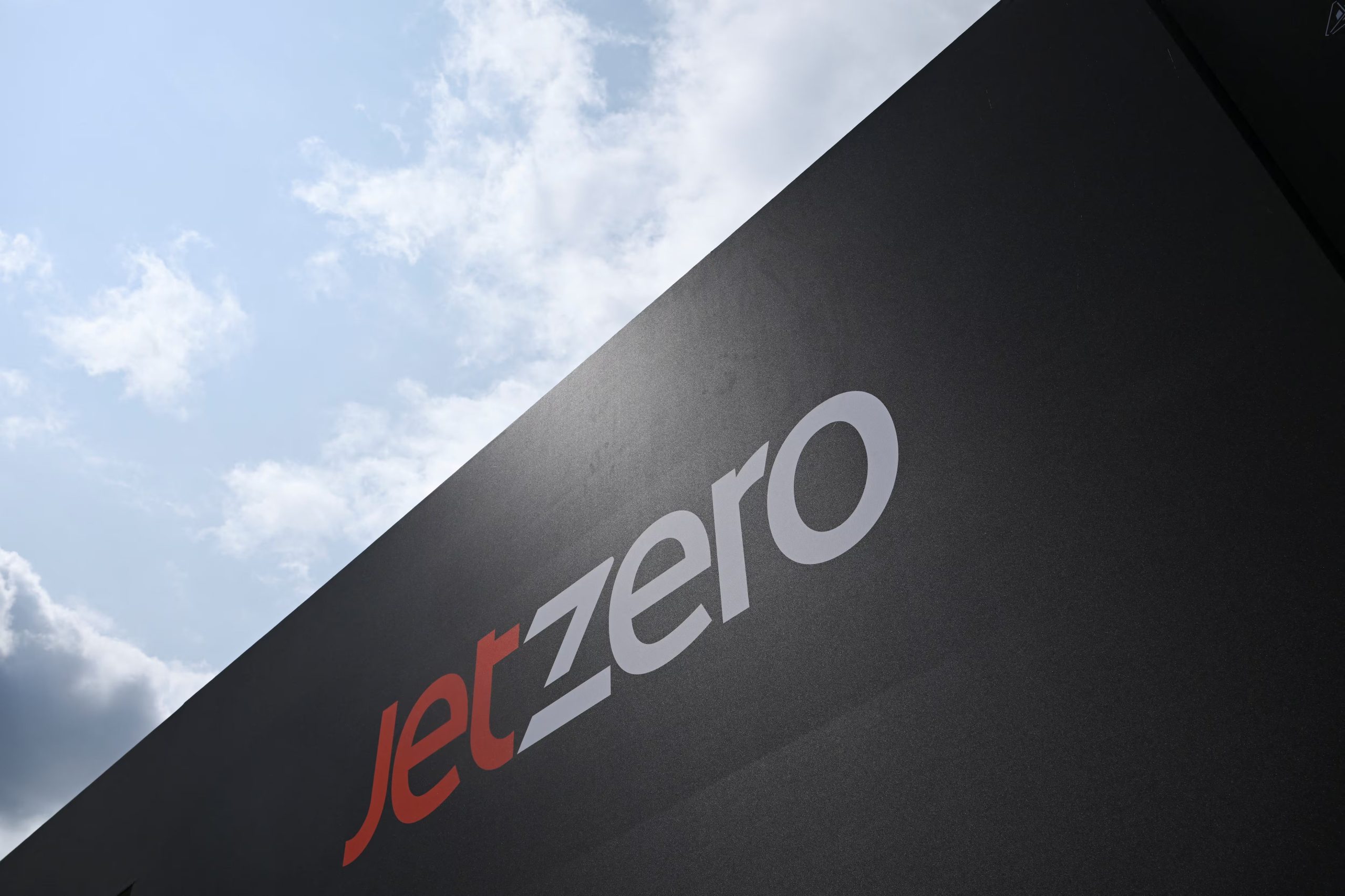 JetZero presentó el modelo Z4 en el Salón Aeronáutico Internacional de Farnborough, en Inglaterra, donde mostró su particular diseño de ala mezclada (REUTERS/Jaimi Joy)