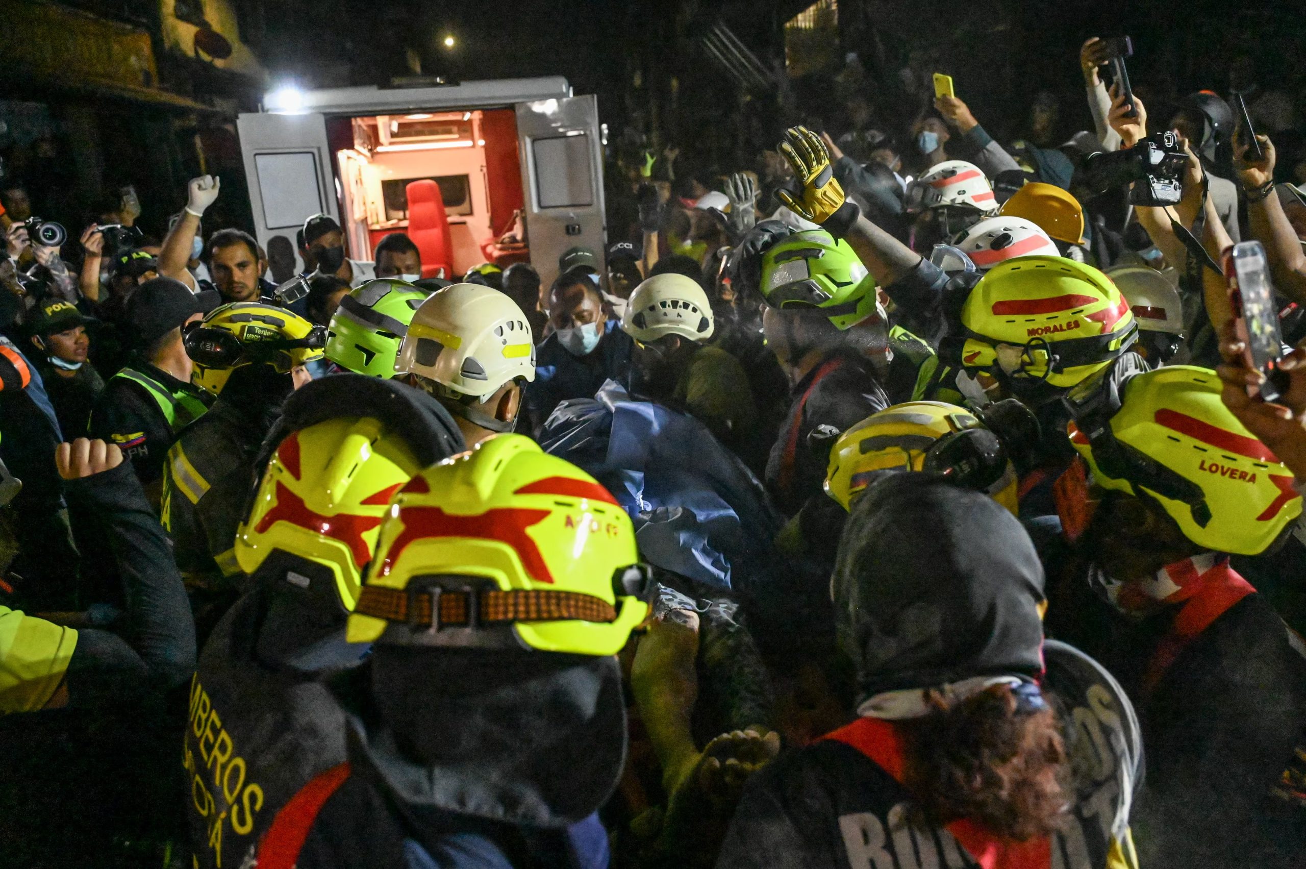 Pereira suma 118 personas identificadas y aparece como la segunda ciudad con más fallecidos por el terremoto en Colombia - crédito David Salazar/AFP
