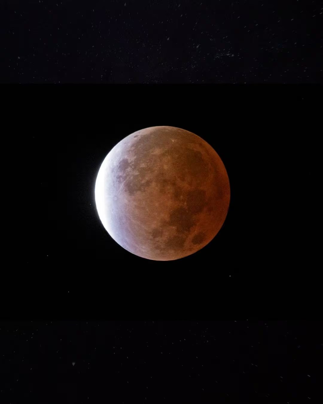 Expertos recomiendan buscar sitios con baja contaminación lumínica para apreciar mejor el avance de la sombra y las variaciones de color en la superficie lunar - crédito NASA