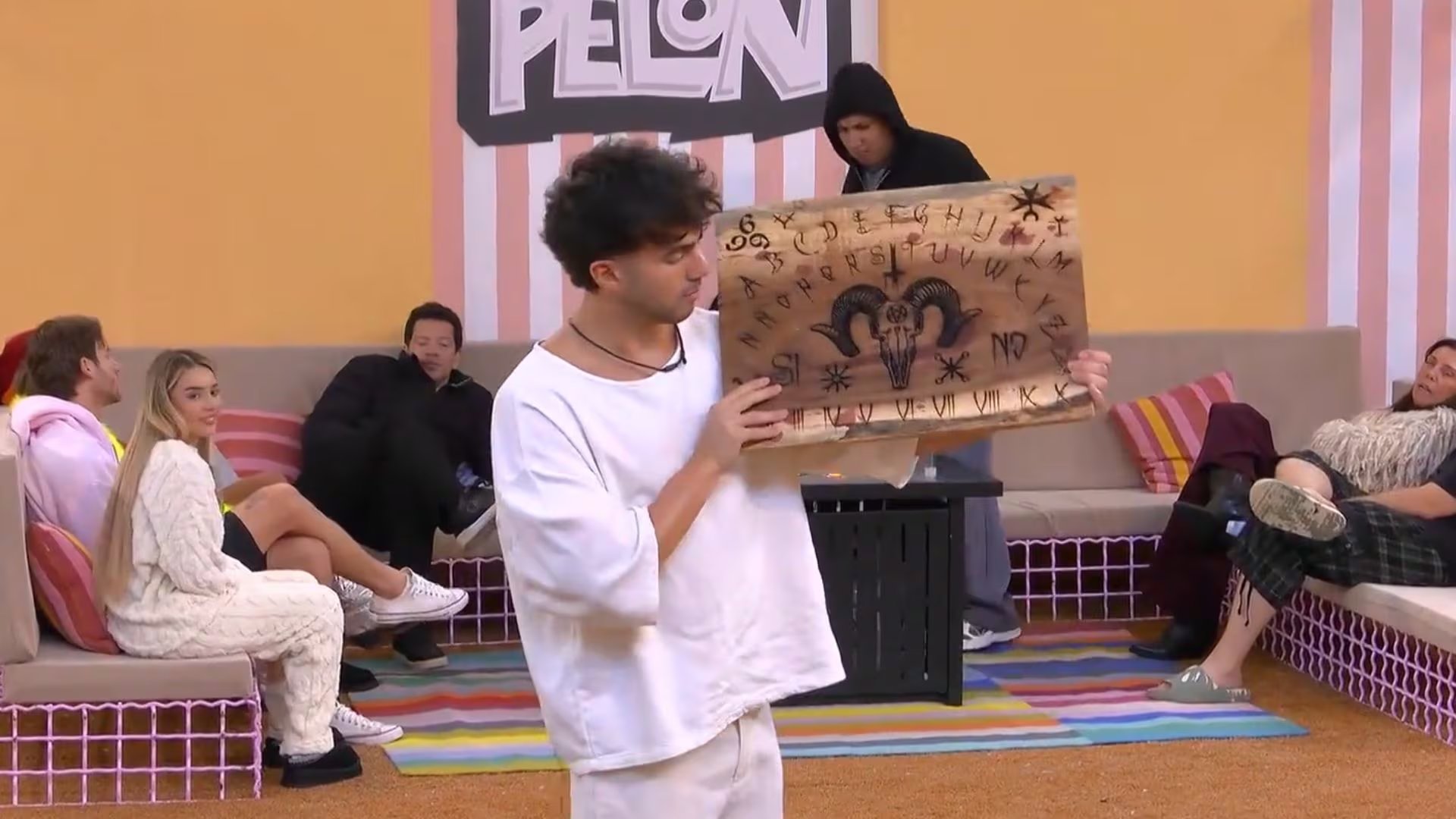 Fede Vigevani metió el tablero al jardín con permiso del público y La Jefa. (Captura de pantalla)