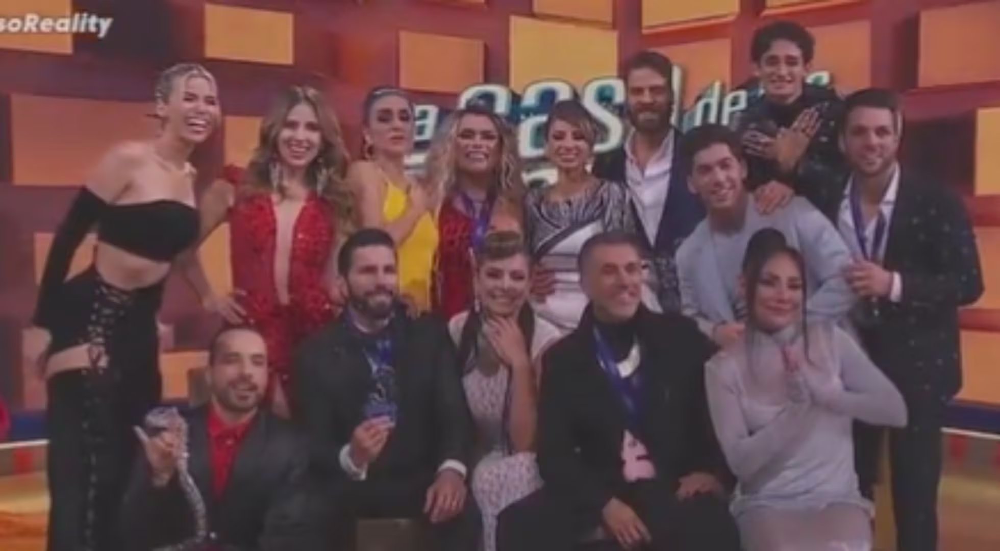 Ferka cae en un sillón luego del enfrentamiento verbal con Sergio Mayer (Captura de pantalla)