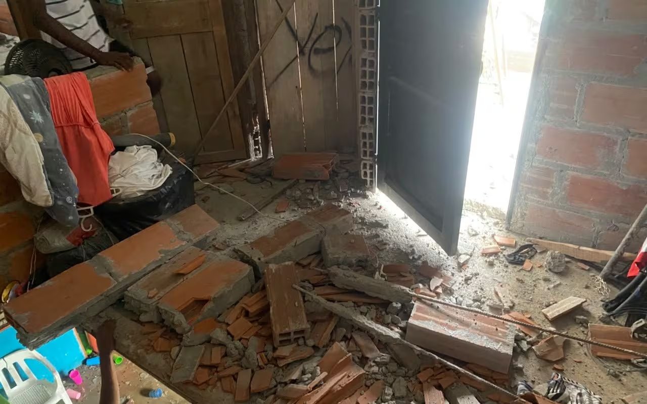 El terremoto en Colombia dejó más de 14.000 familias afectadas y la misma cantidad de hogares destruidos, sobre todo en Chocó y Valle del Cauca - crédito @OlfyLuna/X