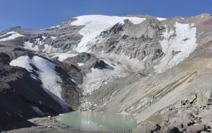 El retroceso acelerado de glaciares en Chile y Argentina genera lagunas inestables que pueden desencadenar inundaciones repentinas y devastadoras
 - Tomas Aguerre